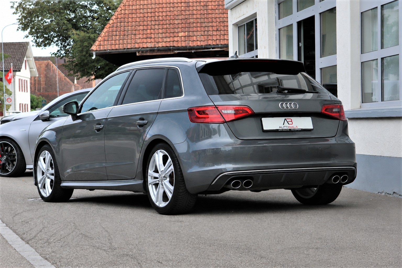 AUDI S3 Sportback 2.0 TFSI quattro (CH)-image-2