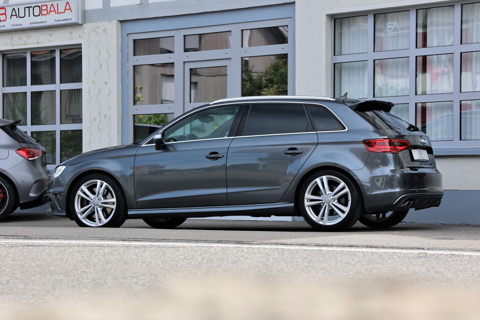 AUDI S3 Sportback 2.0 TFSI quattro (CH)-image-3