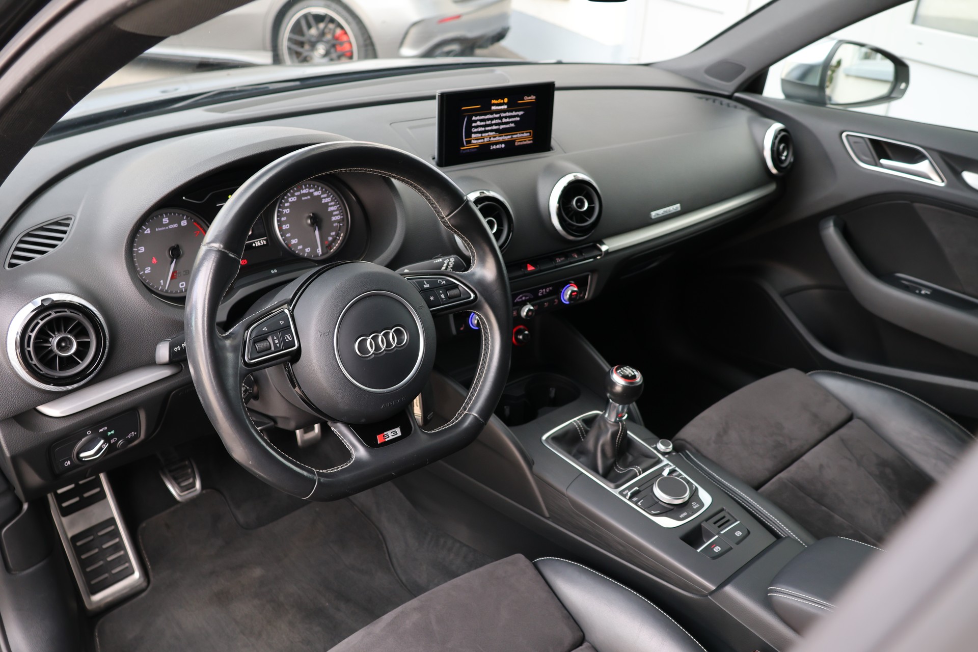 AUDI S3 Sportback 2.0 TFSI quattro (CH)-image-9