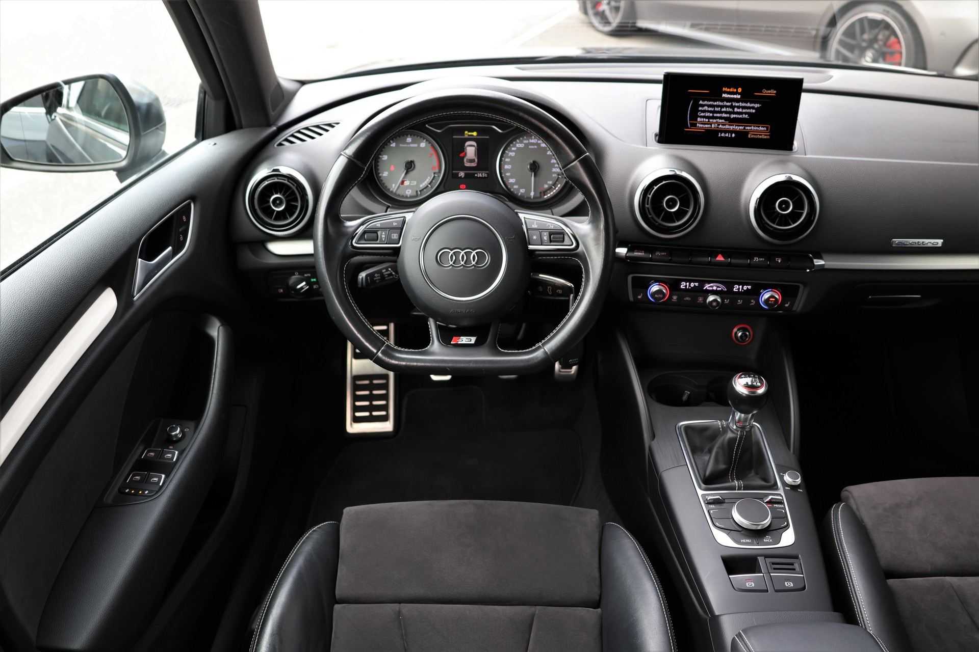 AUDI S3 Sportback 2.0 TFSI quattro (CH)-image-12