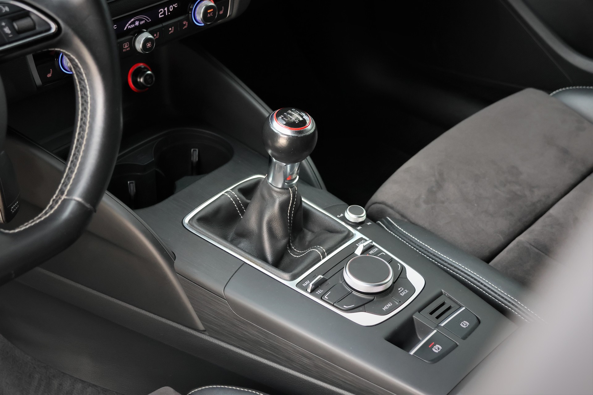 AUDI S3 Sportback 2.0 TFSI quattro (CH)-image-10