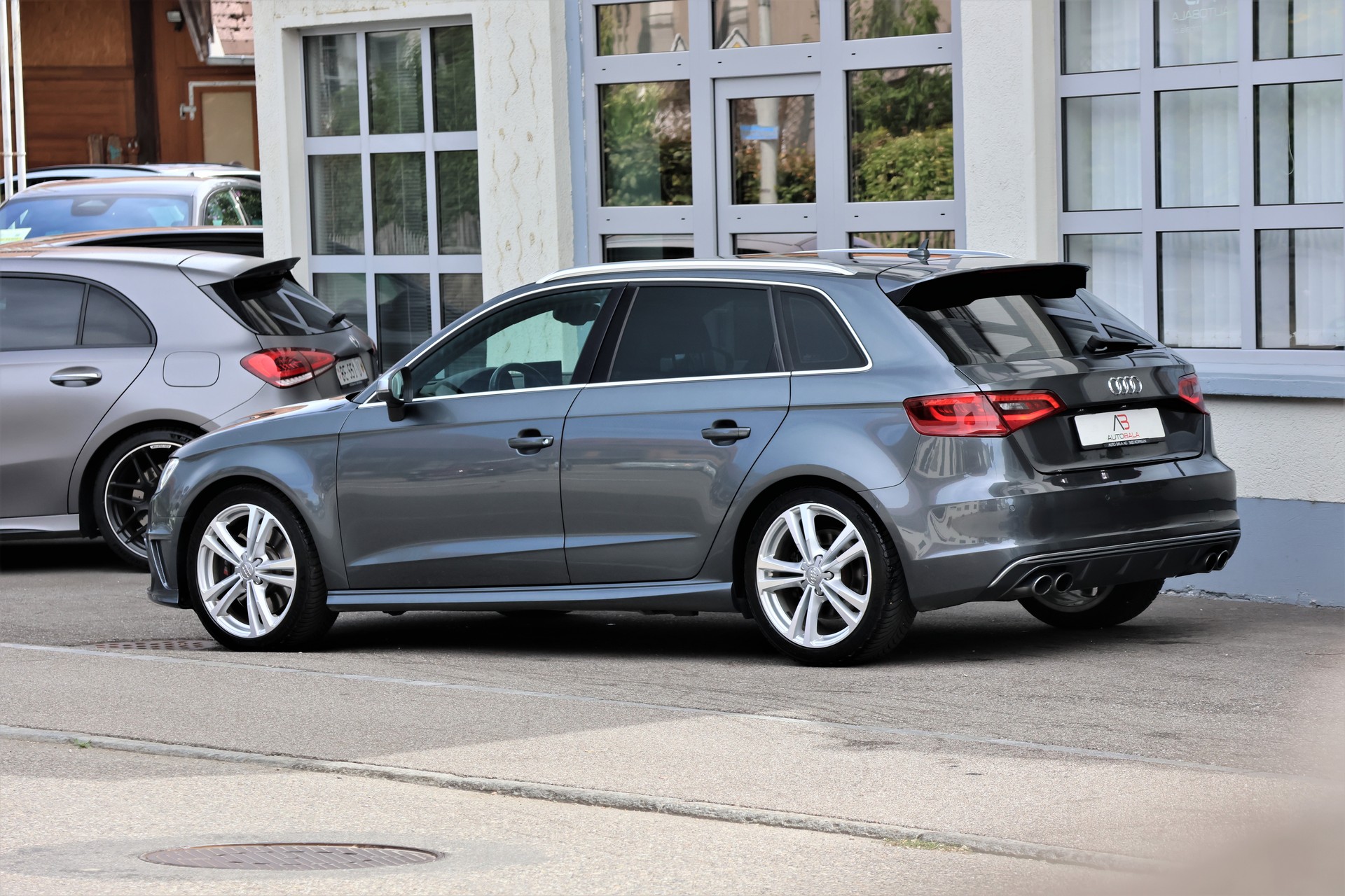 AUDI S3 Sportback 2.0 TFSI quattro (CH)-image-4