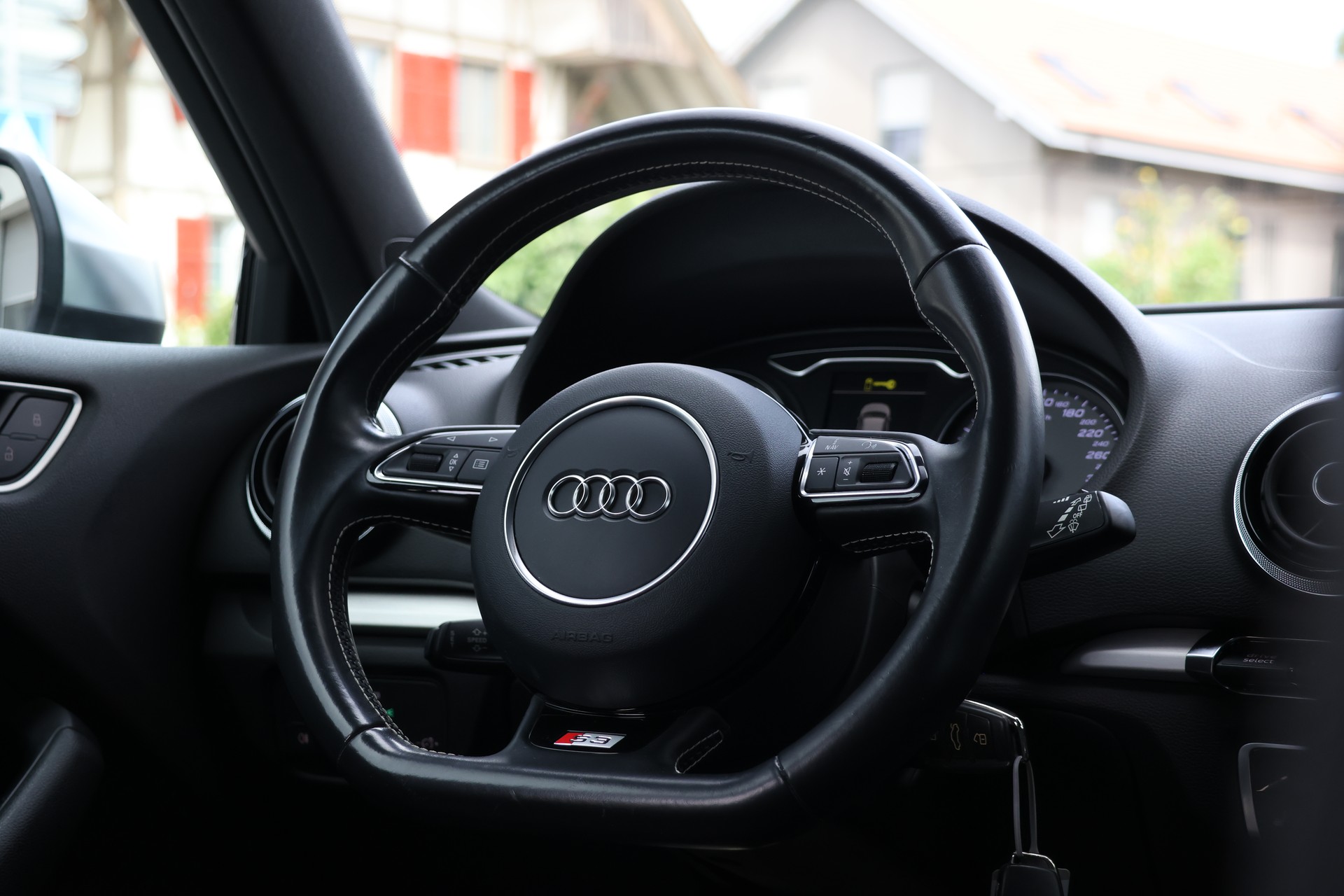 AUDI S3 Sportback 2.0 TFSI quattro (CH)-image-13