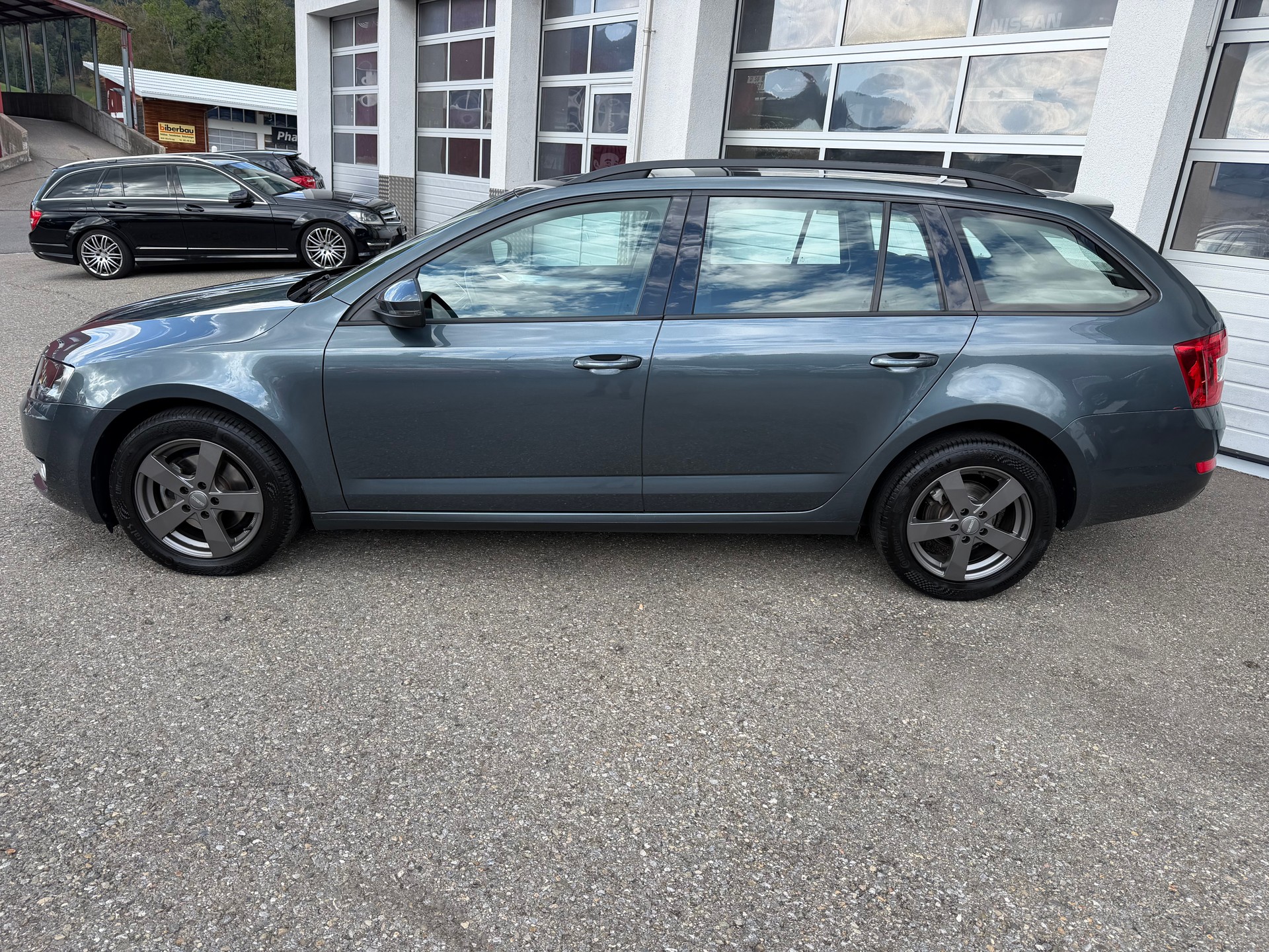 SKODA Octavia Combi 2.0 TDI Ambition-image-1