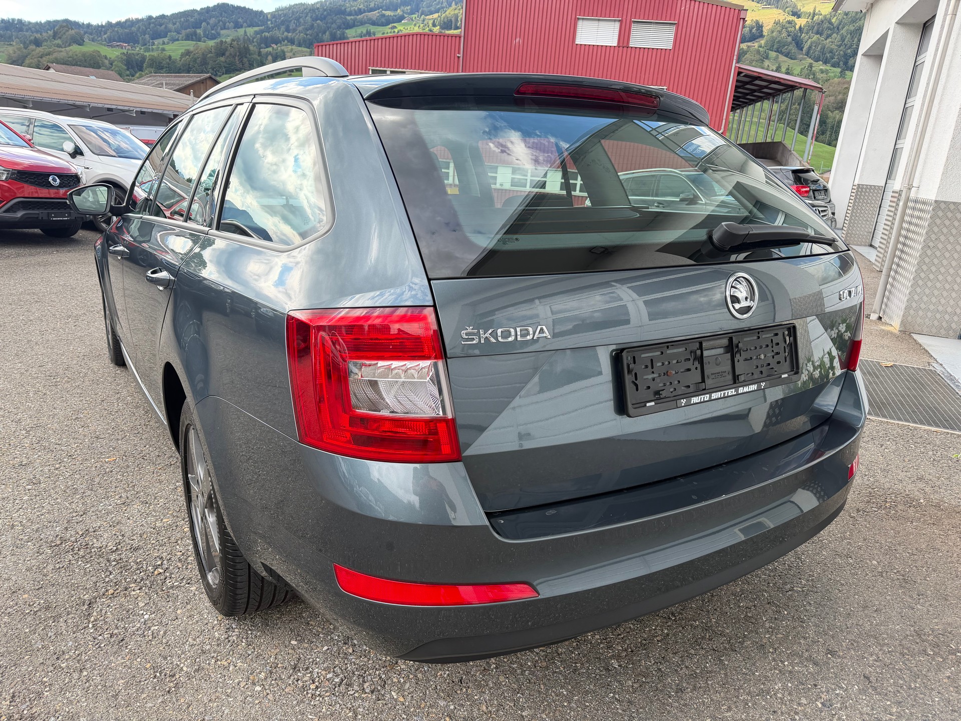 SKODA Octavia Combi 2.0 TDI Ambition-image-2