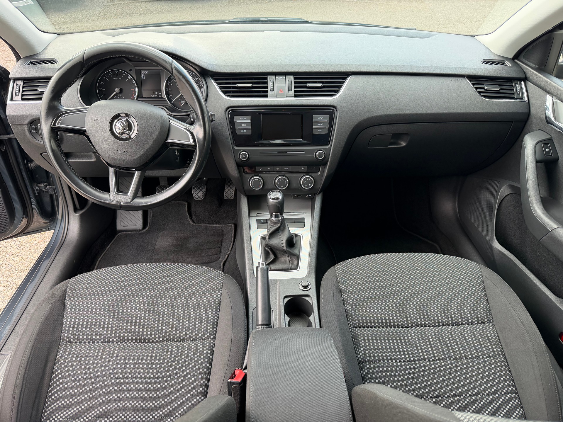 SKODA Octavia Combi 2.0 TDI Ambition-image-7