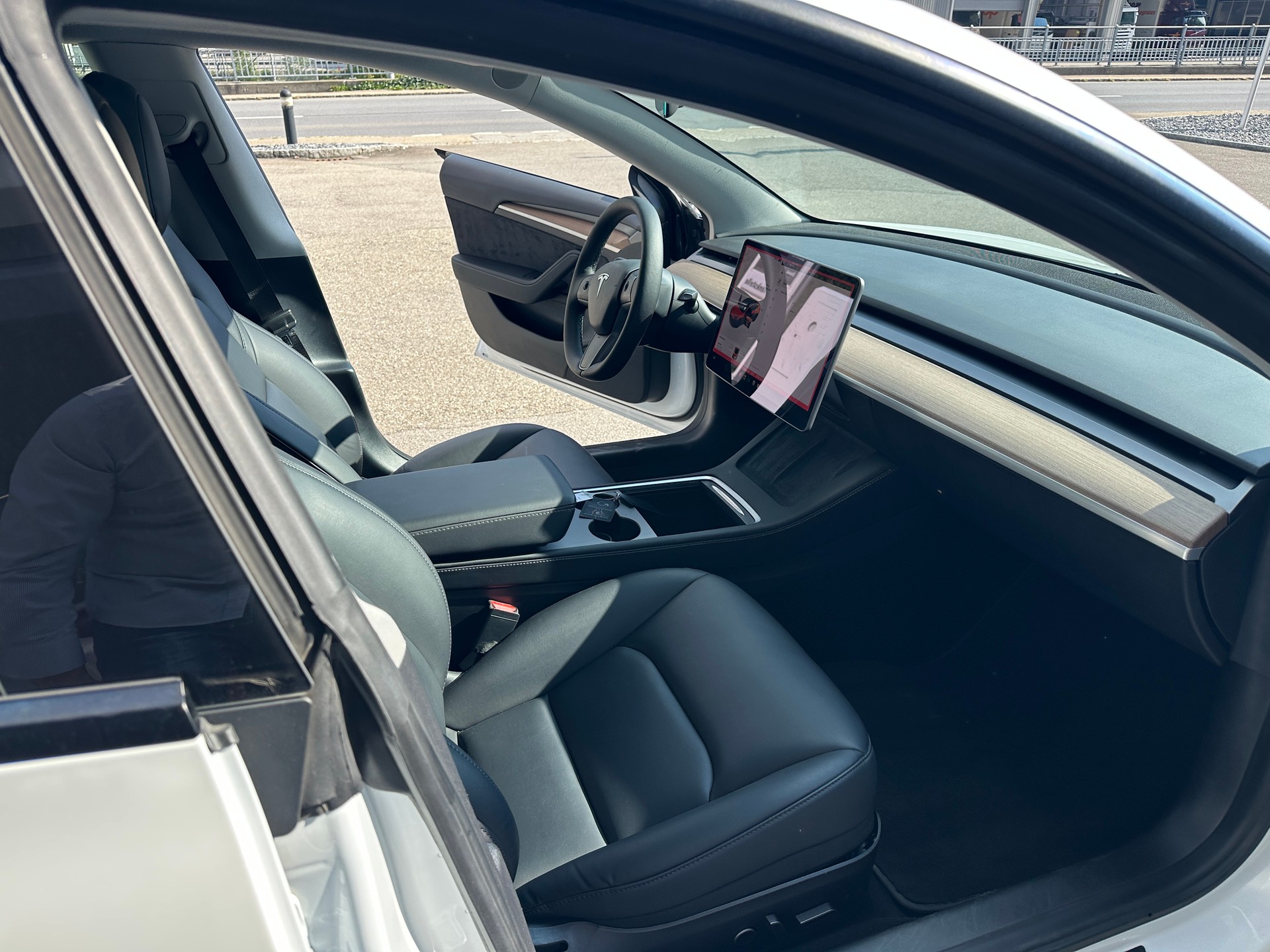TESLA Model 3 Performance Dual Motor AWD-image-15