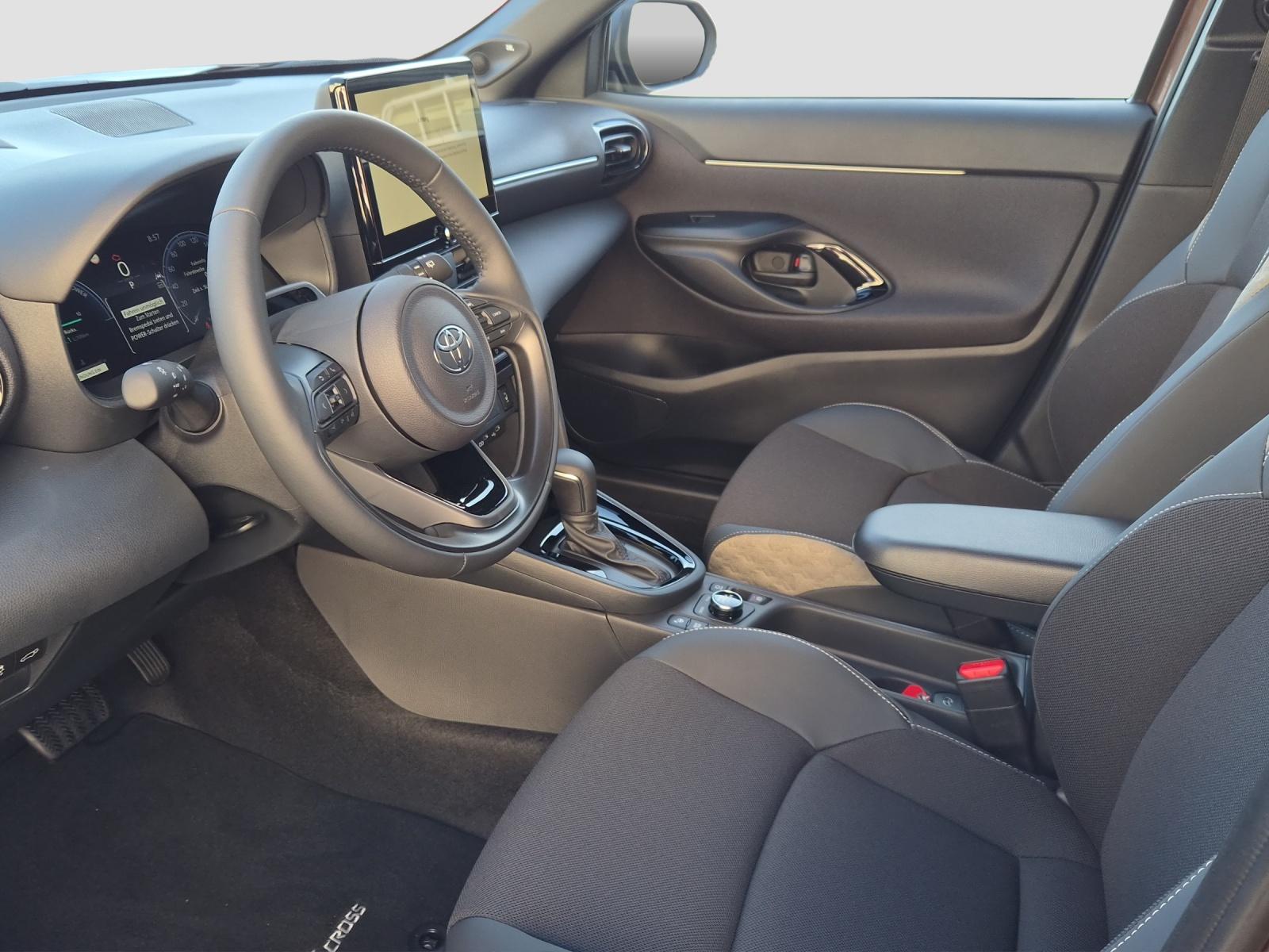 TOYOTA Yaris Cross 1.5 VVT-i HSD Premium AWD-i-image-10