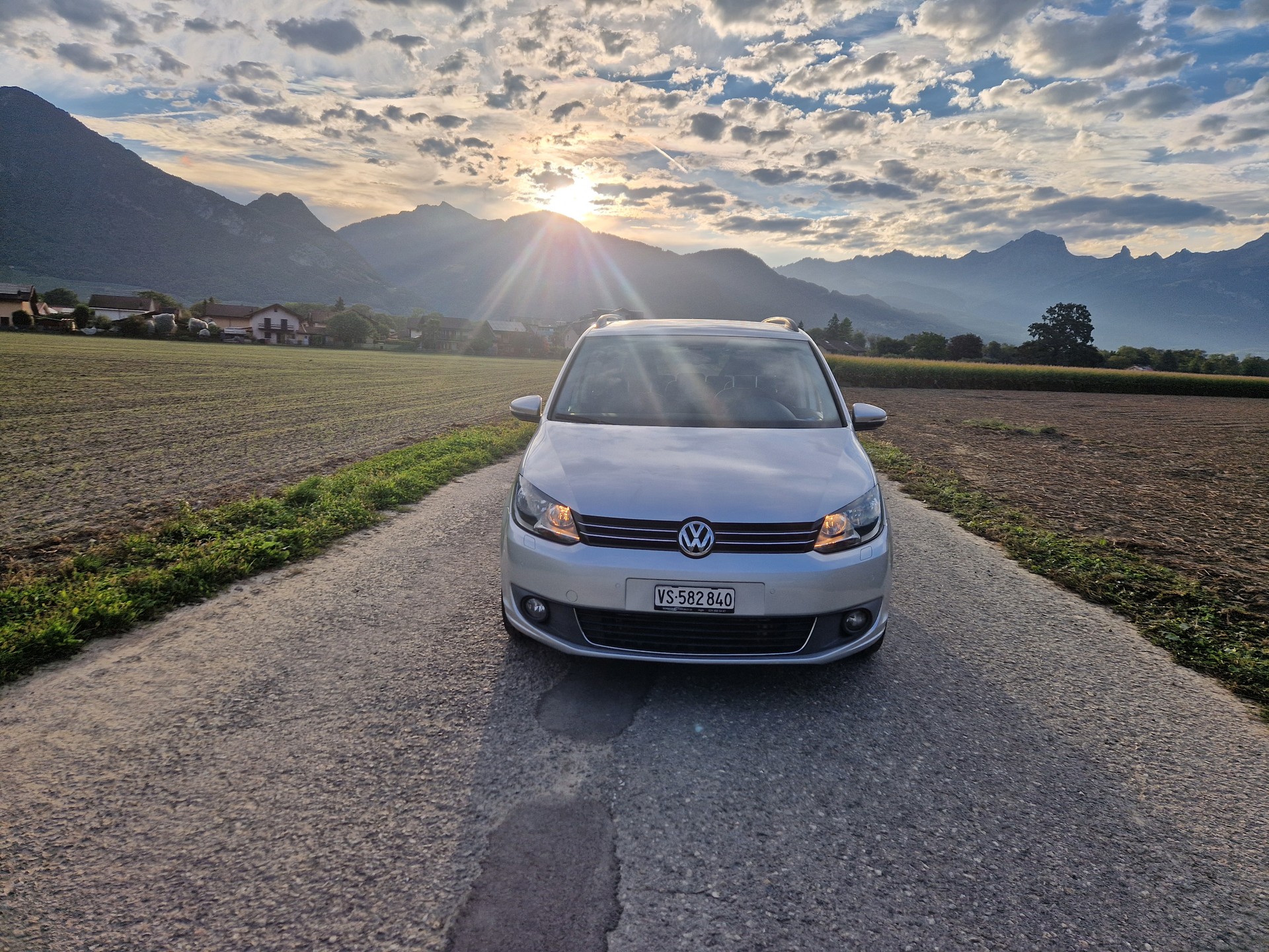 VW Touran 1.4 TSI Highline DSG-image-1