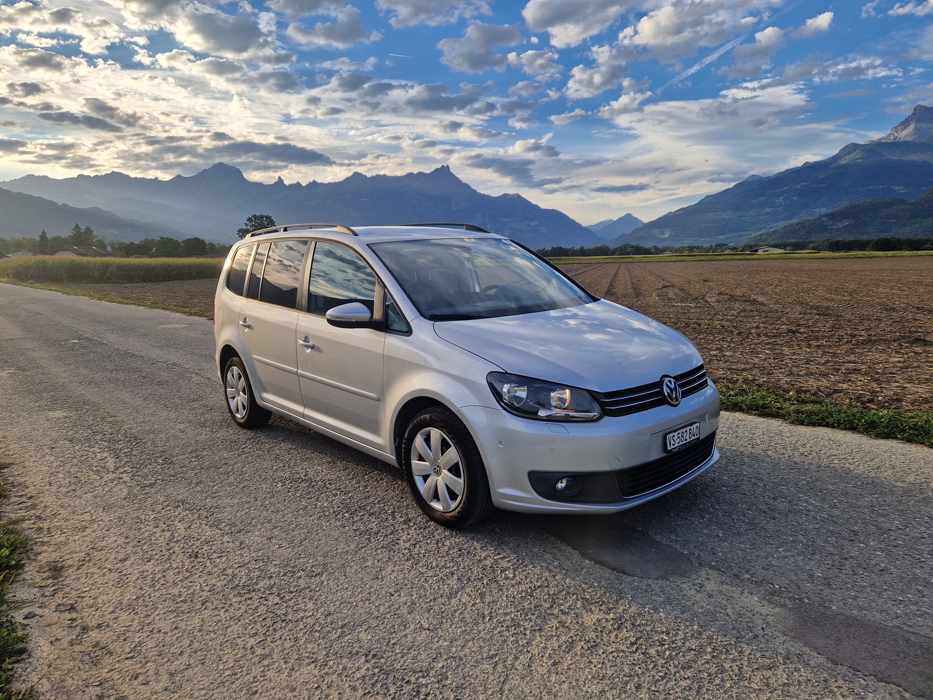VW Touran 1.4 TSI Highline DSG-image-2