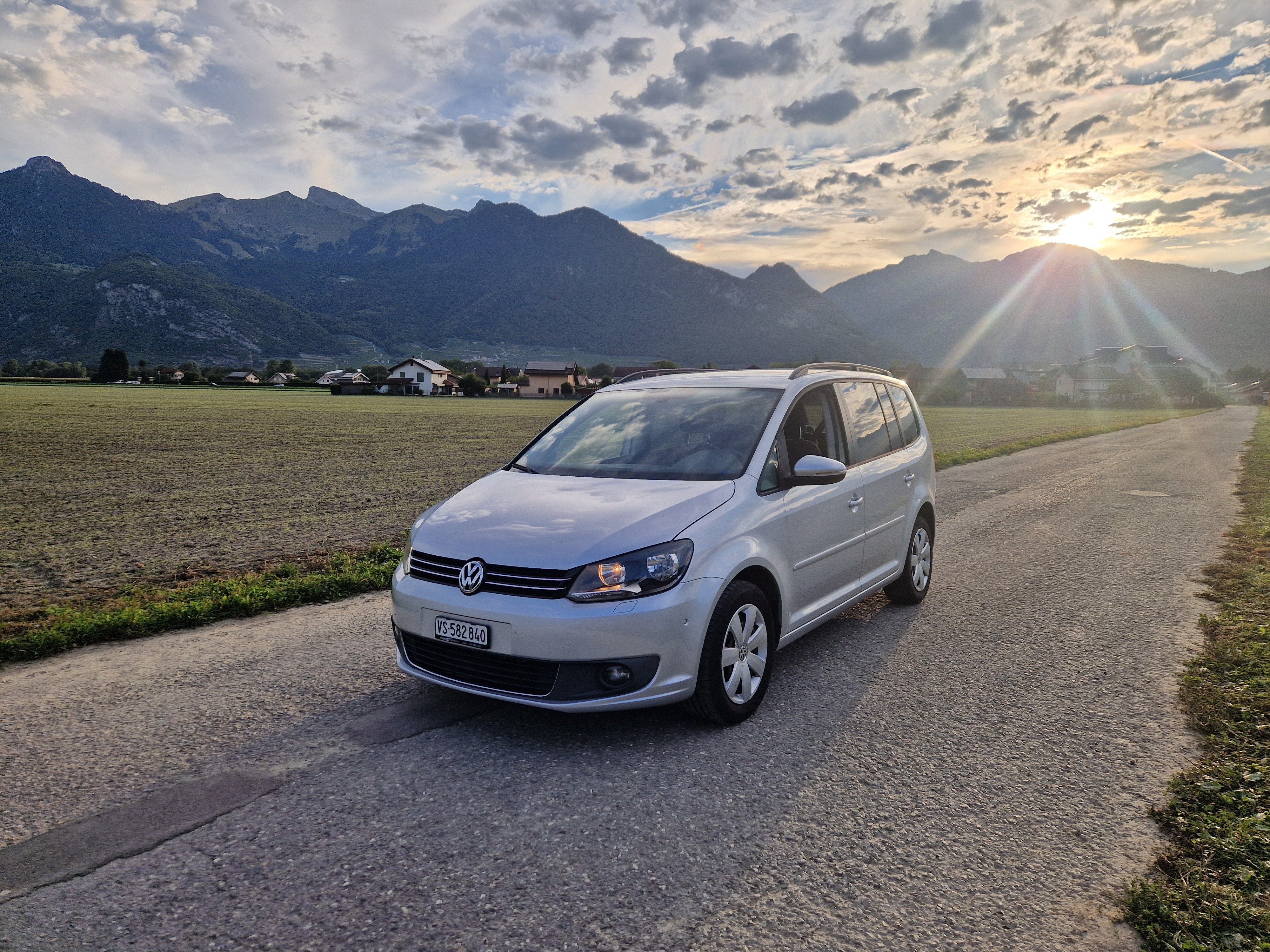 VW Touran 1.4 TSI Highline DSG — slika 1