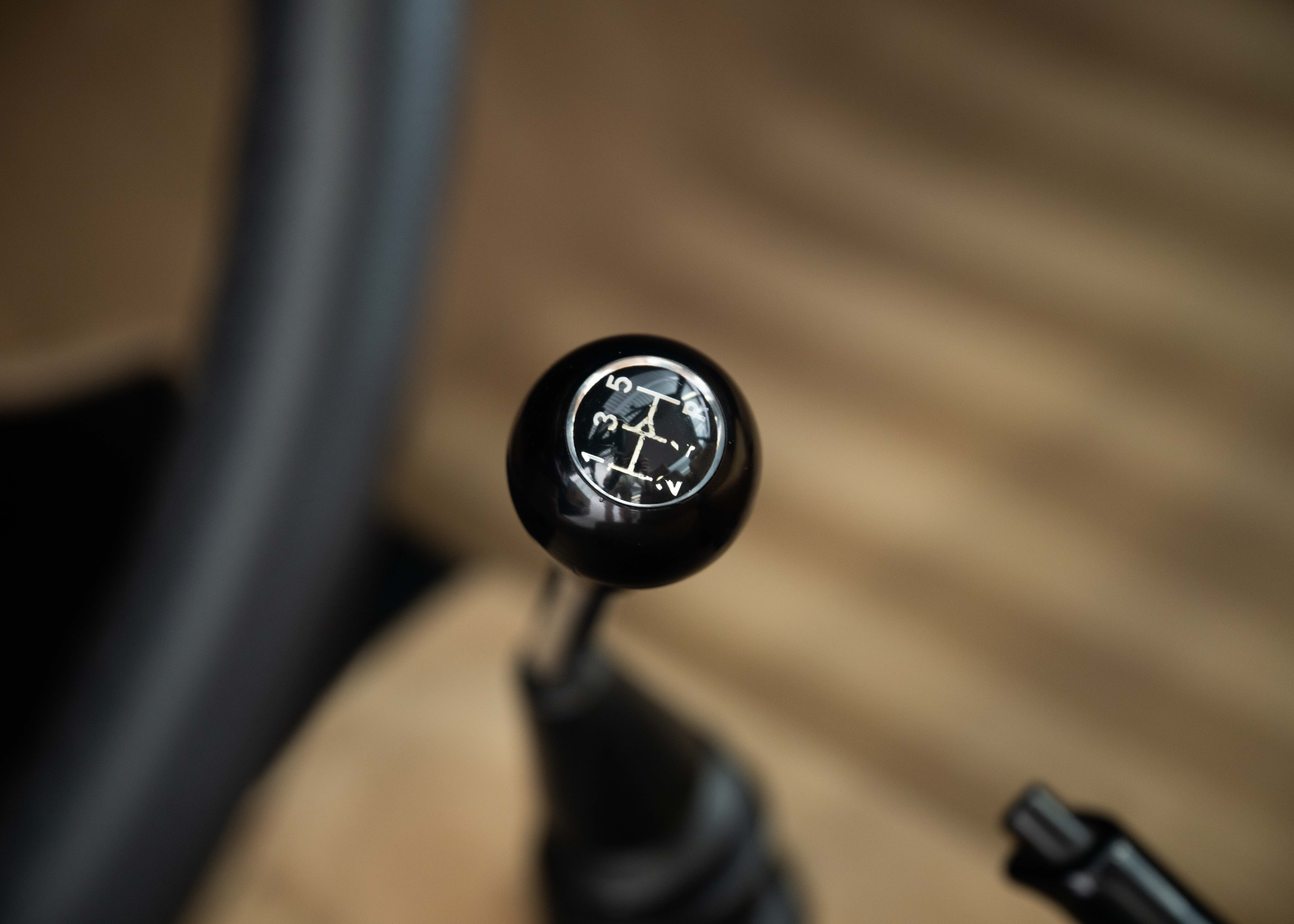 Image PORSCHE 911 911 2.4 E Oil trap (Swiss car, MY72, 1 of 1'124 produced, restored by Porsche specialist, mint condition, matching number)
