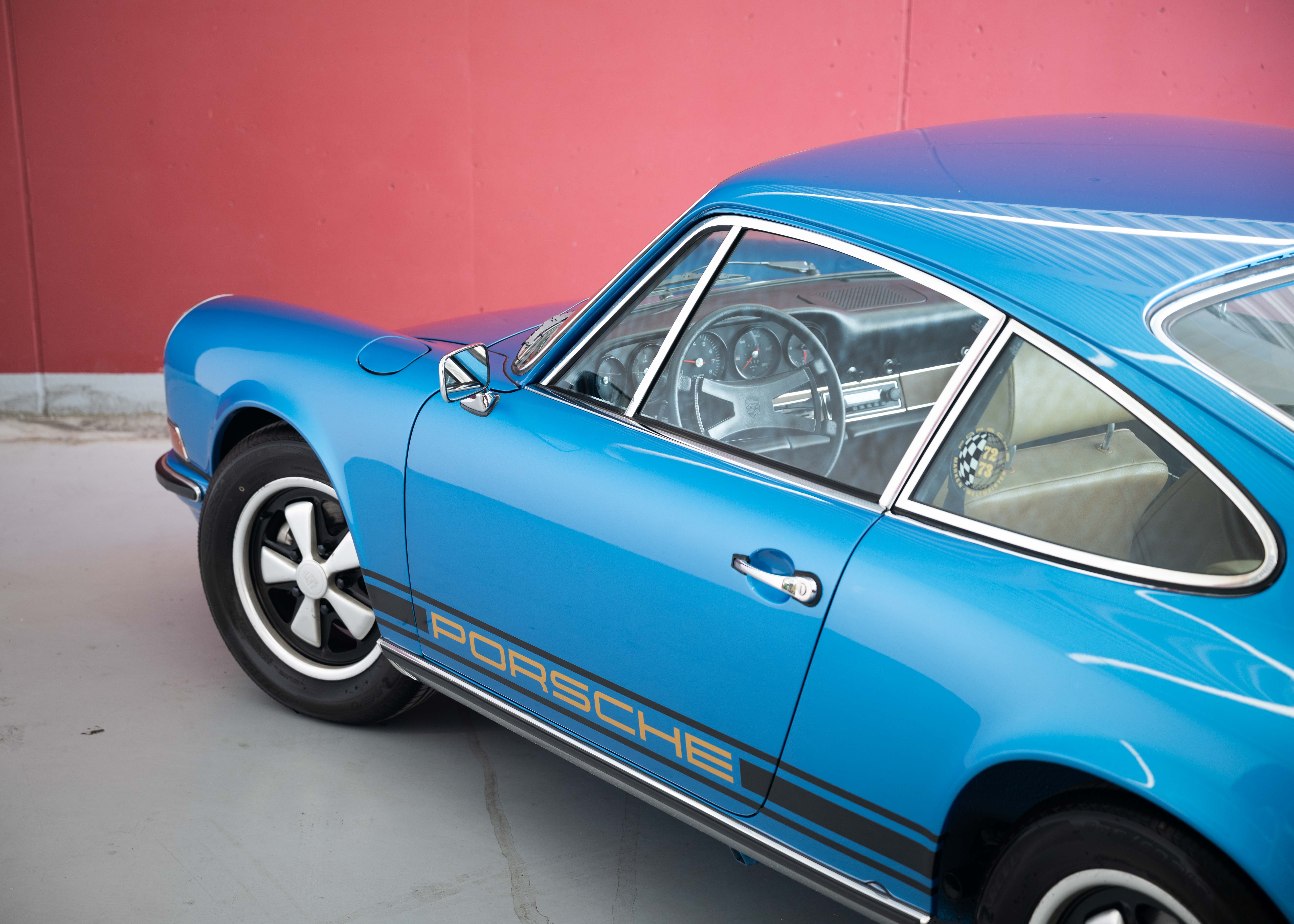 Image PORSCHE 911 911 2.4 E Oil trap (Swiss car, MY72, 1 of 1'124 produced, restored by Porsche specialist, mint condition, matching number)