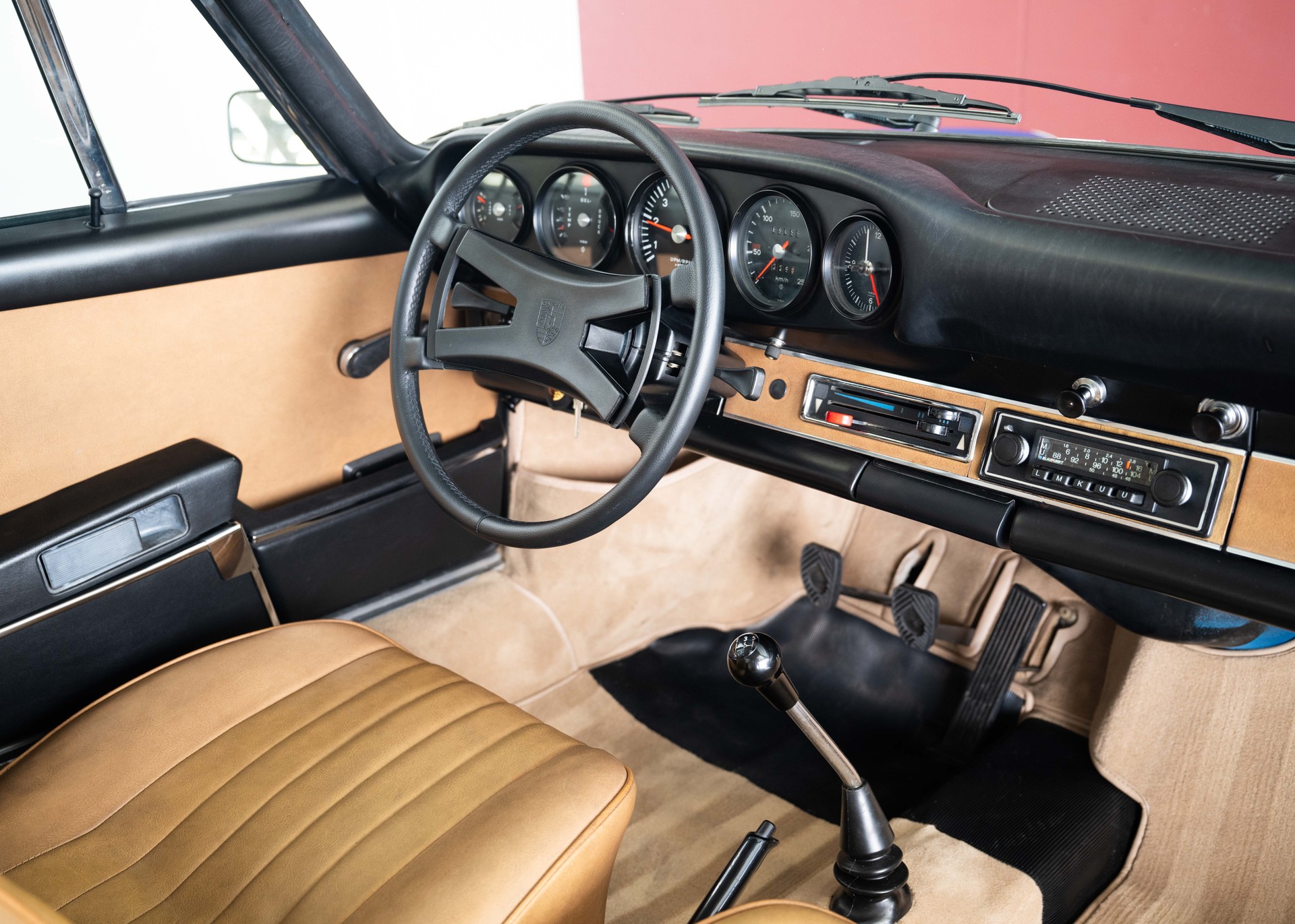 PORSCHE 911 2.4 E Oil trap (Swiss car, MY72, 1 of 1'124 produced, restored by Porsche specialist, mint condition, matching number)-image-16