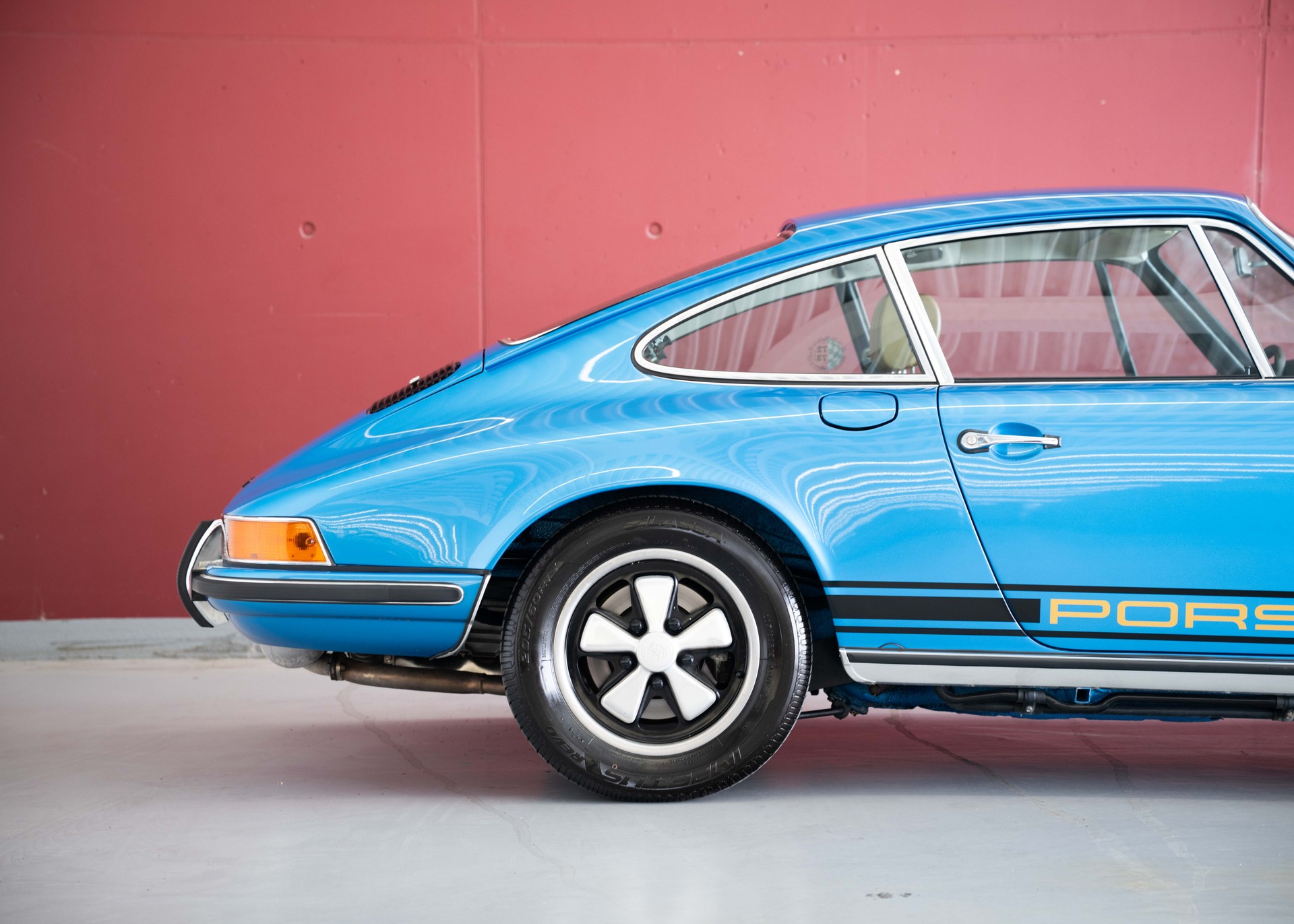 PORSCHE 911 2.4 E Oil trap (Swiss car, MY72, 1 of 1'124 produced, restored by Porsche specialist, mint condition, matching number)-image-8