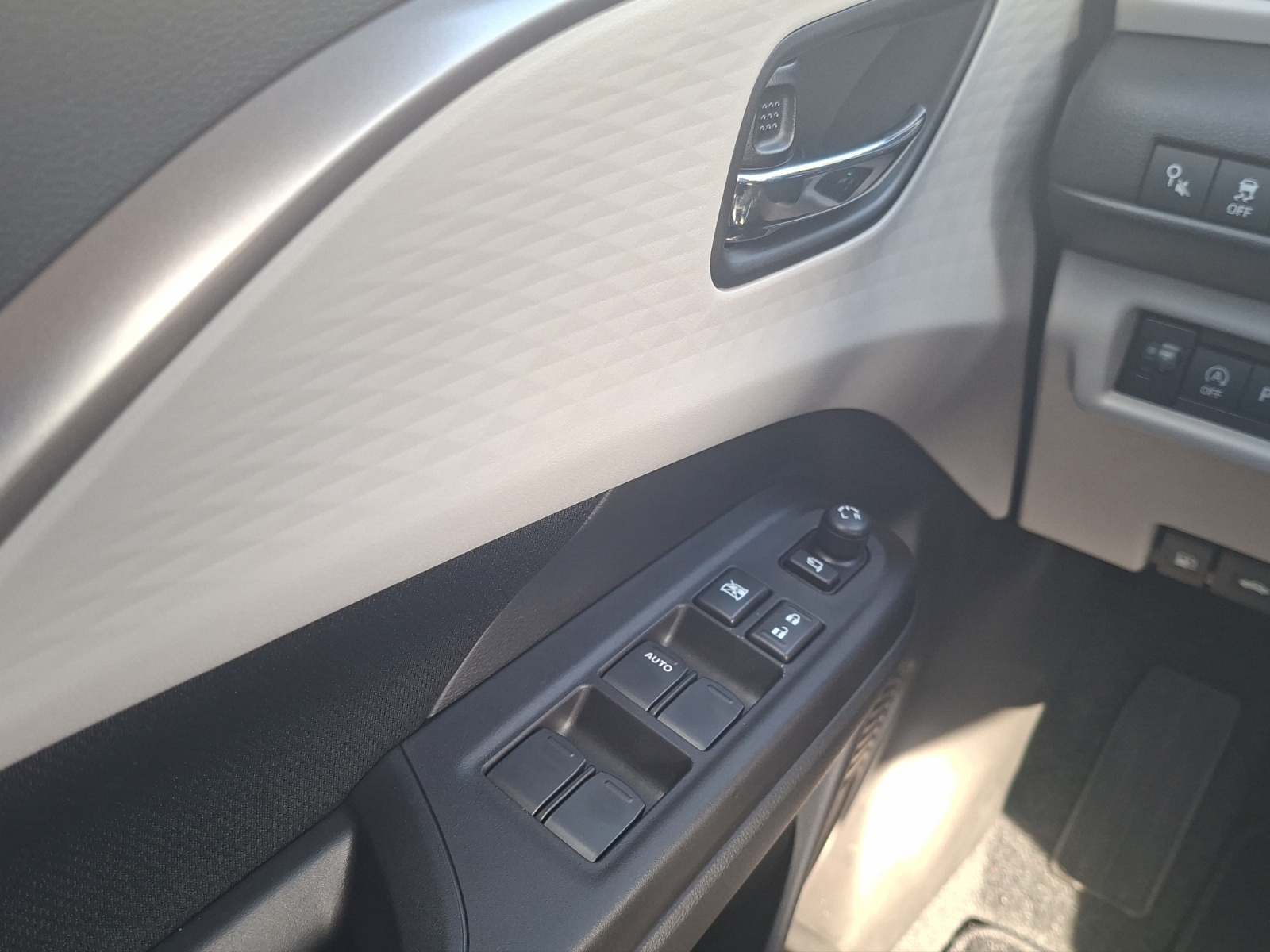 SUZUKI Swift 1.2 Compact Top Hybrid-image-12