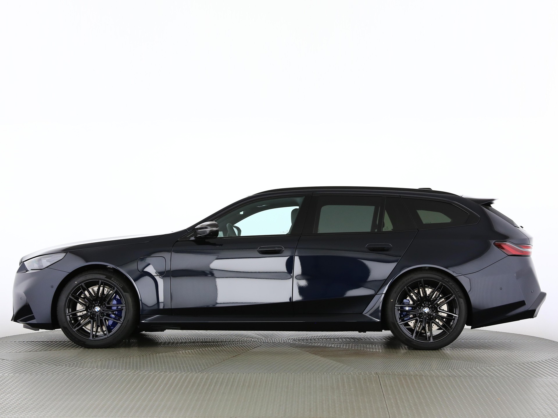 BMW M5 Touring-image-2