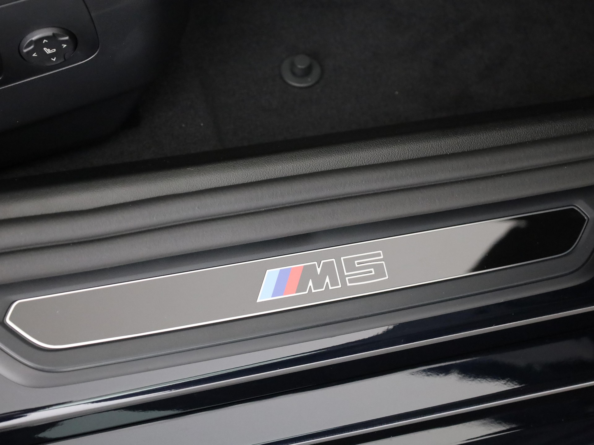 BMW M5 Touring-image-16