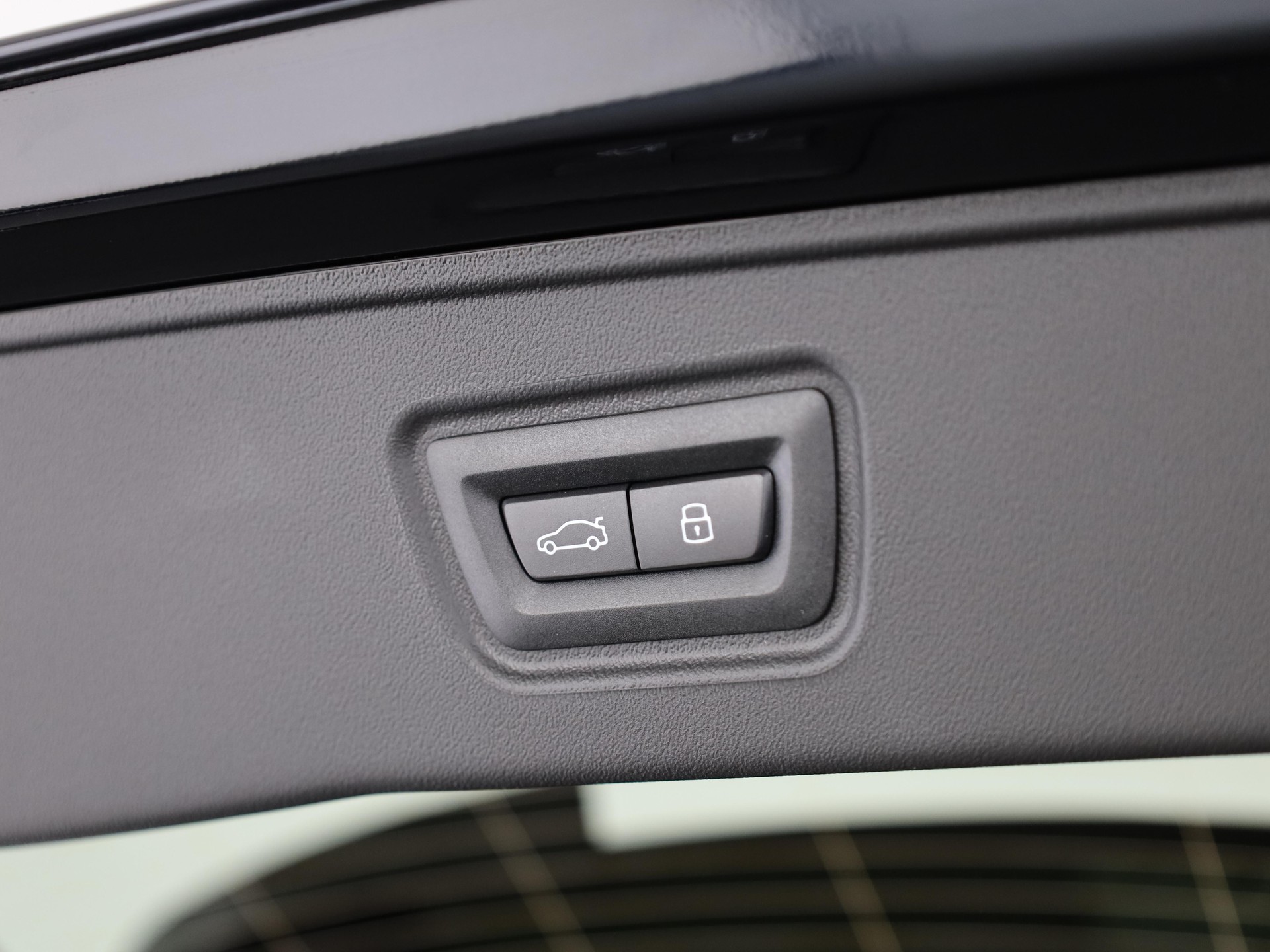BMW M5 Touring-image-8