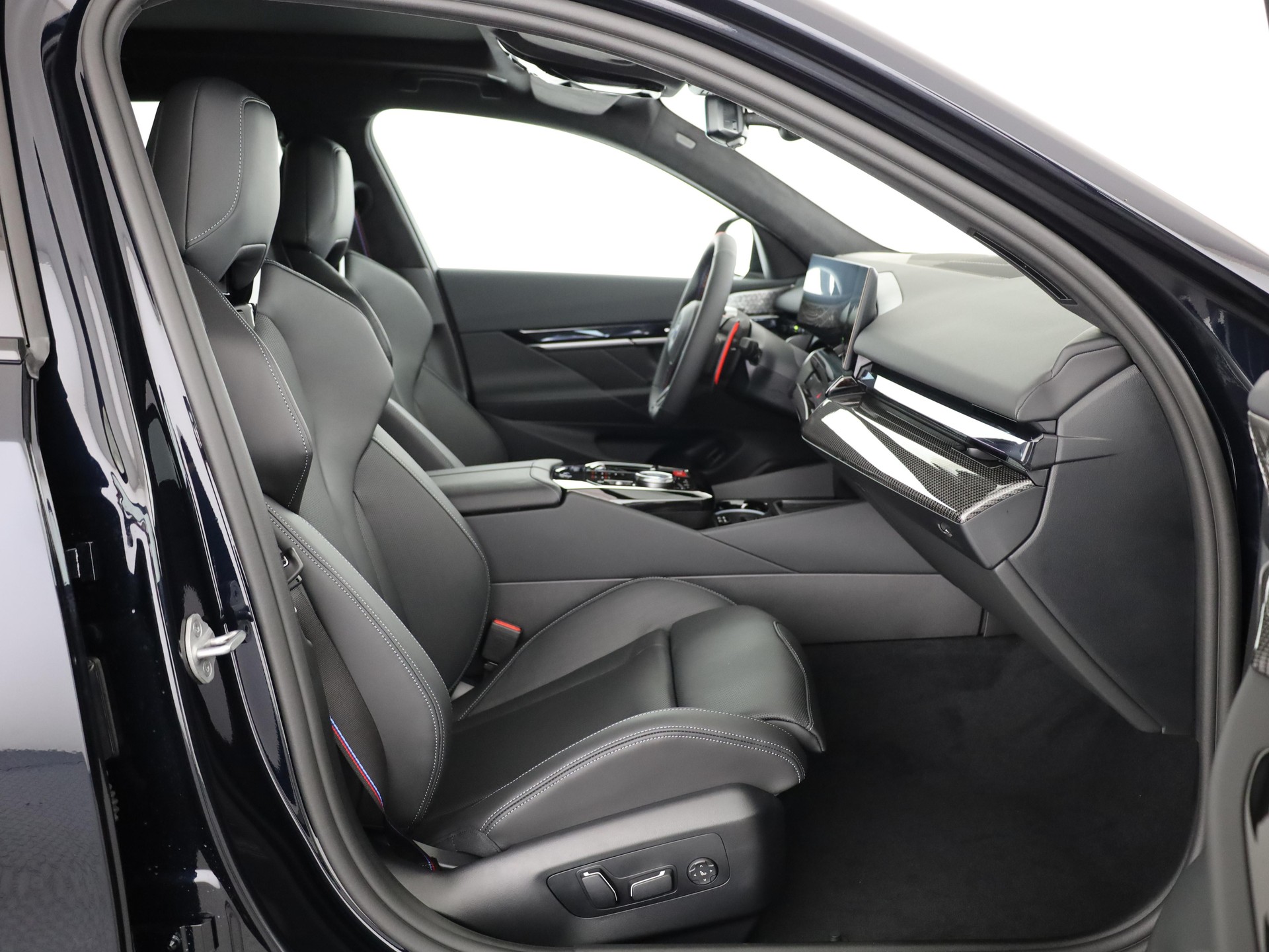 BMW M5 Touring-image-17