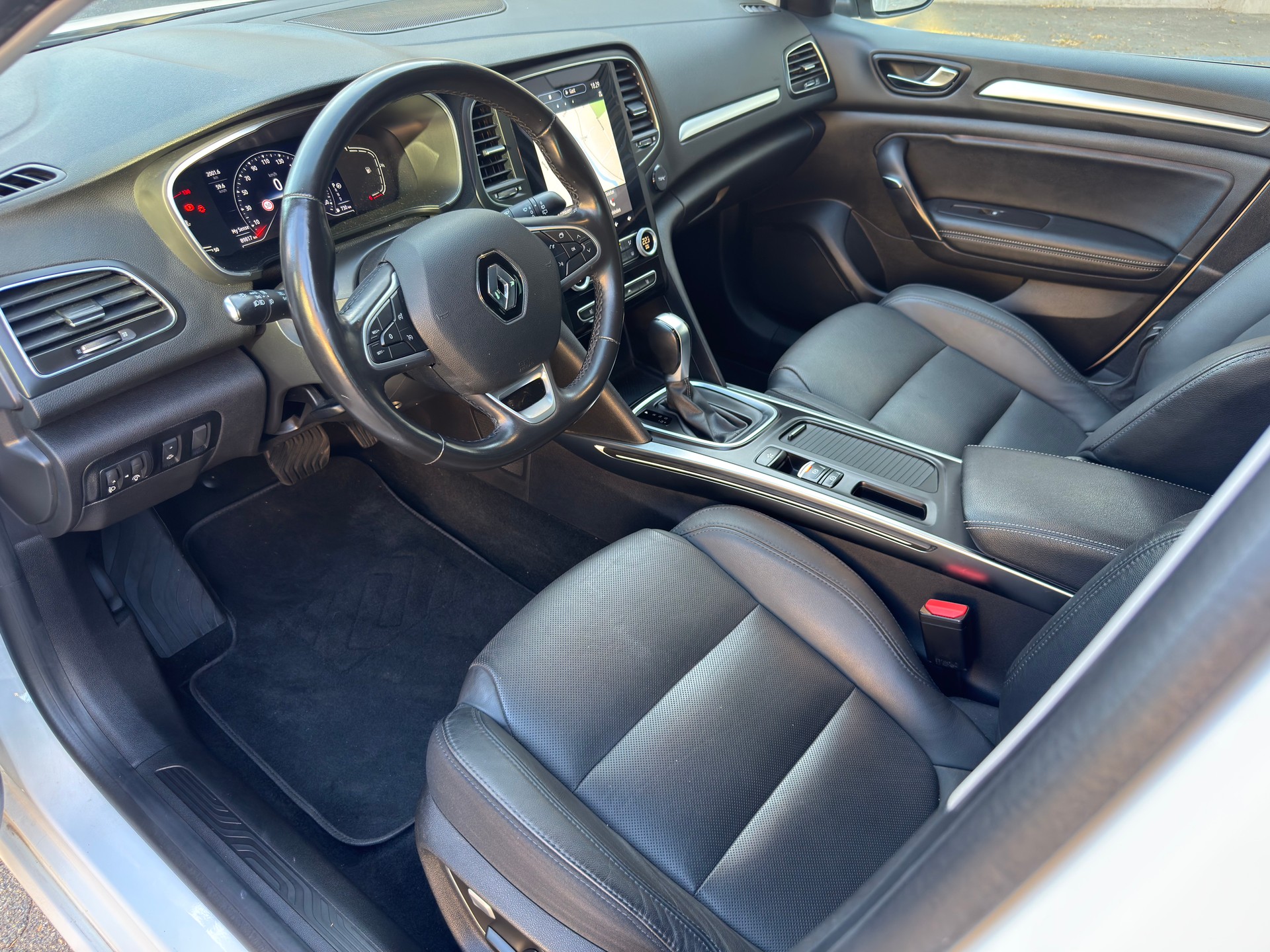 RENAULT Mégane Grandtour 1.3 16V Turbo Techno EDC-image-4