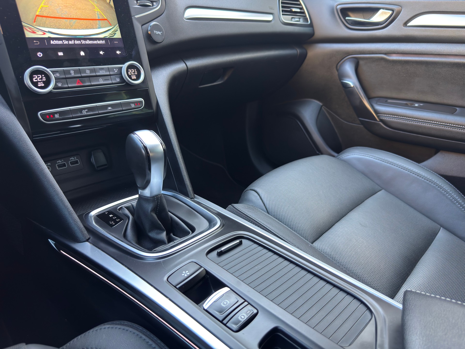 RENAULT Mégane Grandtour 1.3 16V Turbo Techno EDC-image-9