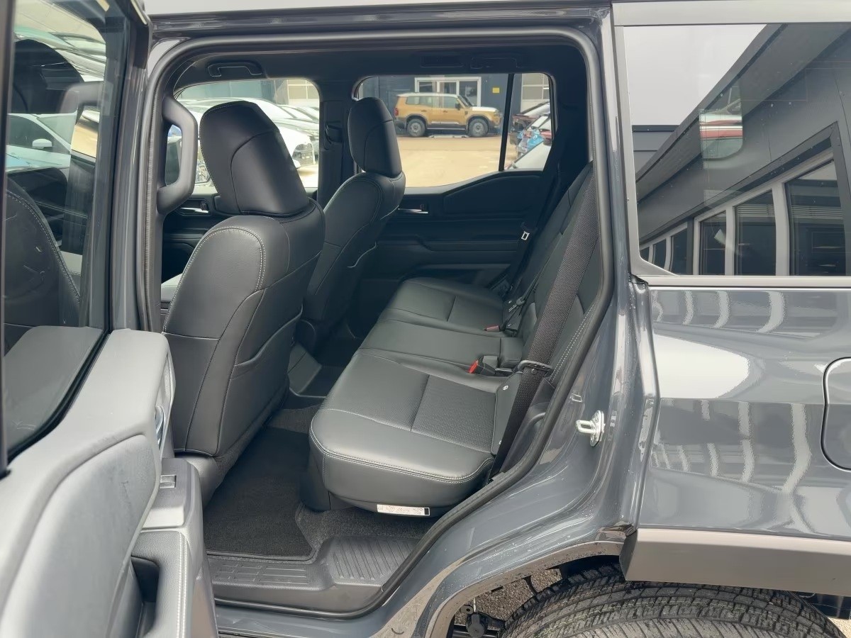 TOYOTA Land Cruiser 2.8TD 48V Invincible-image-9