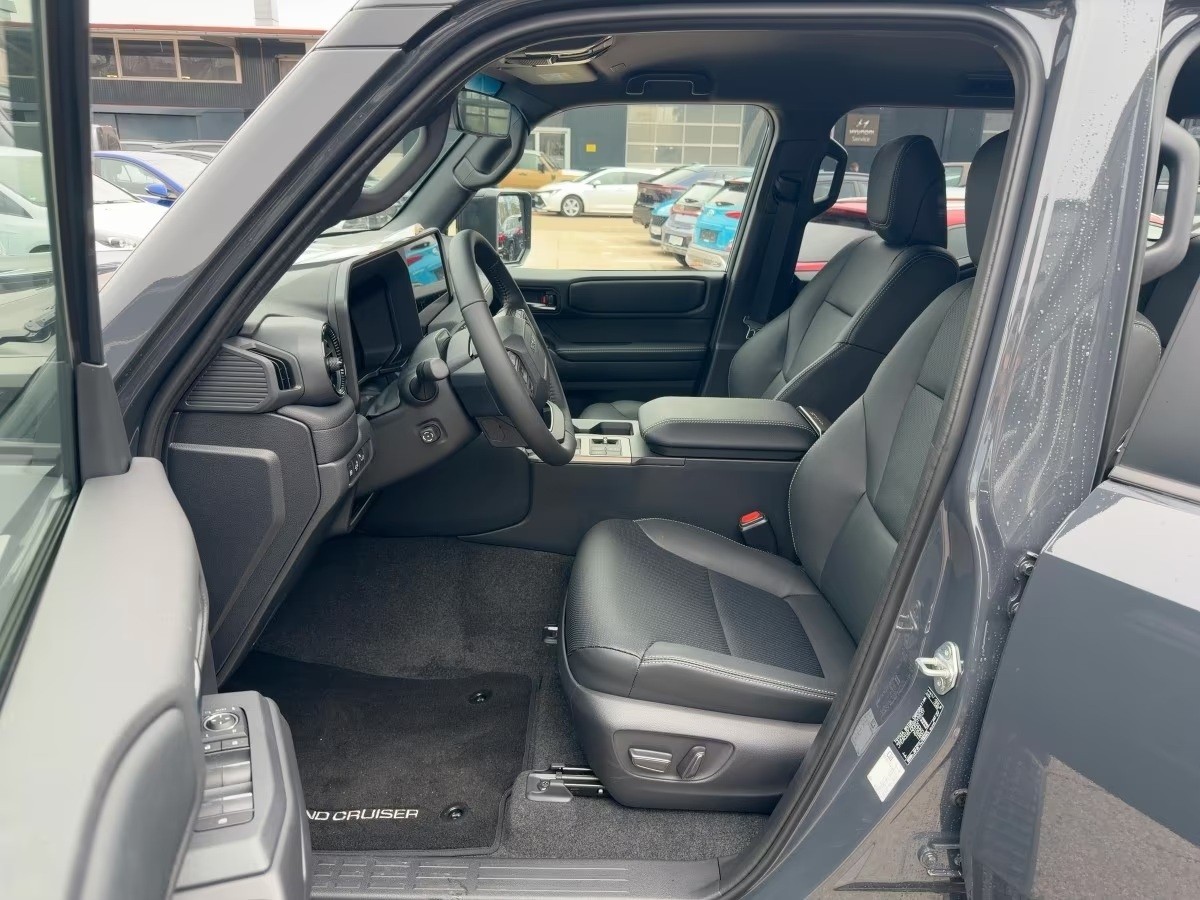 TOYOTA Land Cruiser 2.8TD 48V Invincible-image-7
