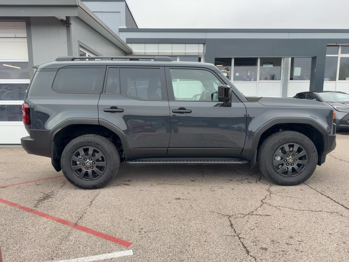 TOYOTA Land Cruiser 2.8TD 48V Invincible-image-2