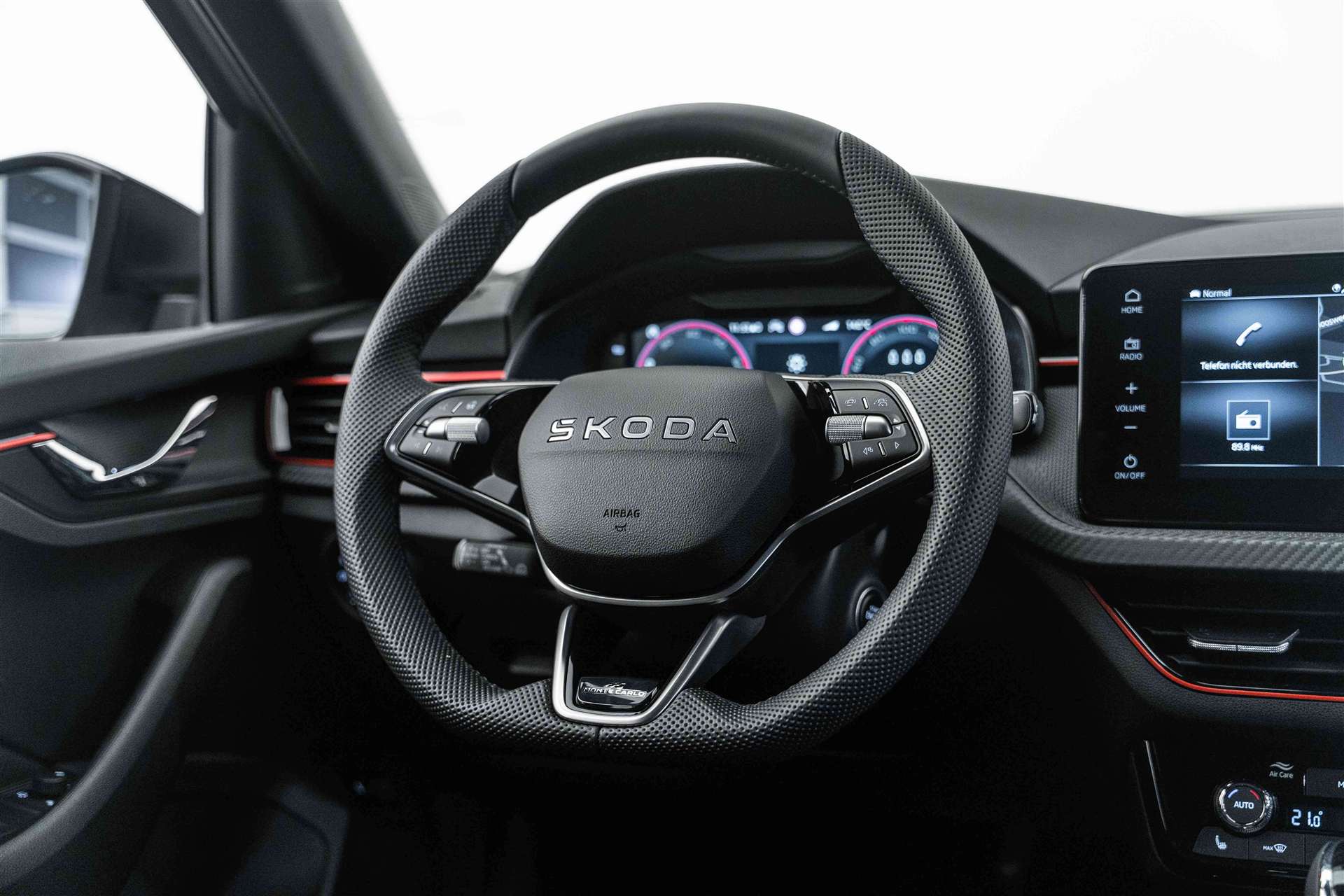 SKODA Kamiq 1.5 TSI Monte Carlo DSG-image-10