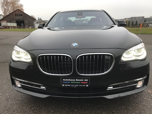 BMW 750i xDrive-image-1