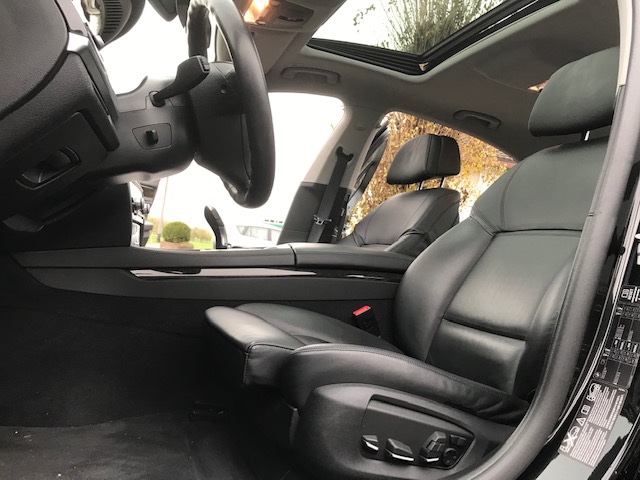 BMW 750i xDrive-image-10