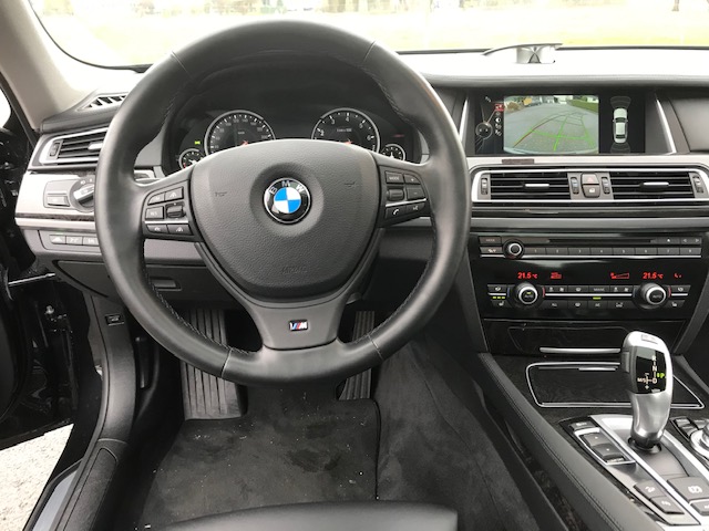 BMW 750i xDrive-image-8