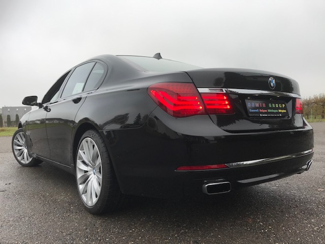 BMW 750i xDrive-image-4