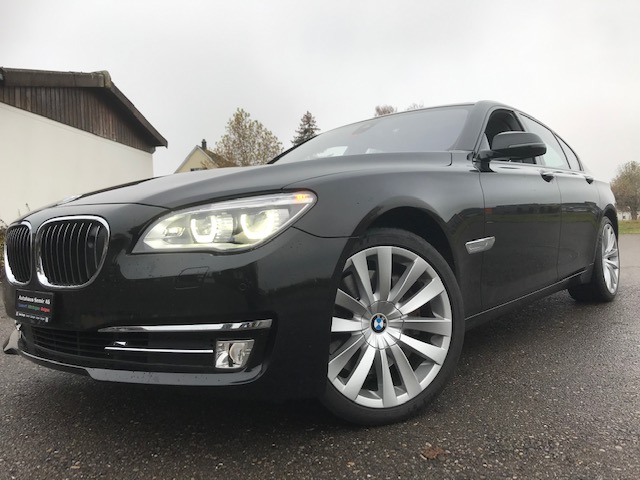 BMW 750i xDrive-image-0