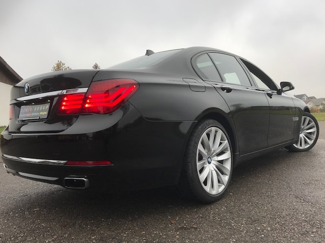 BMW 750i xDrive-image-6