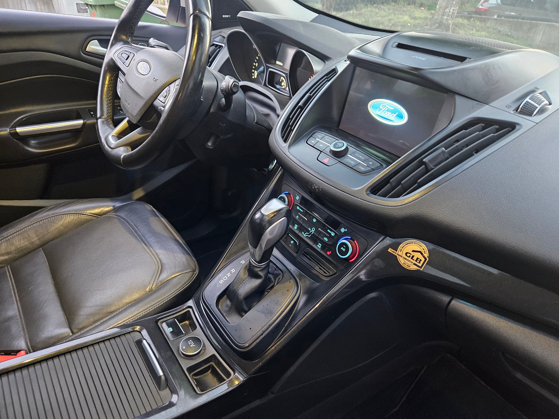 FORD Kuga 2.0 TDCi Titanium 4WD PowerShift-image-12