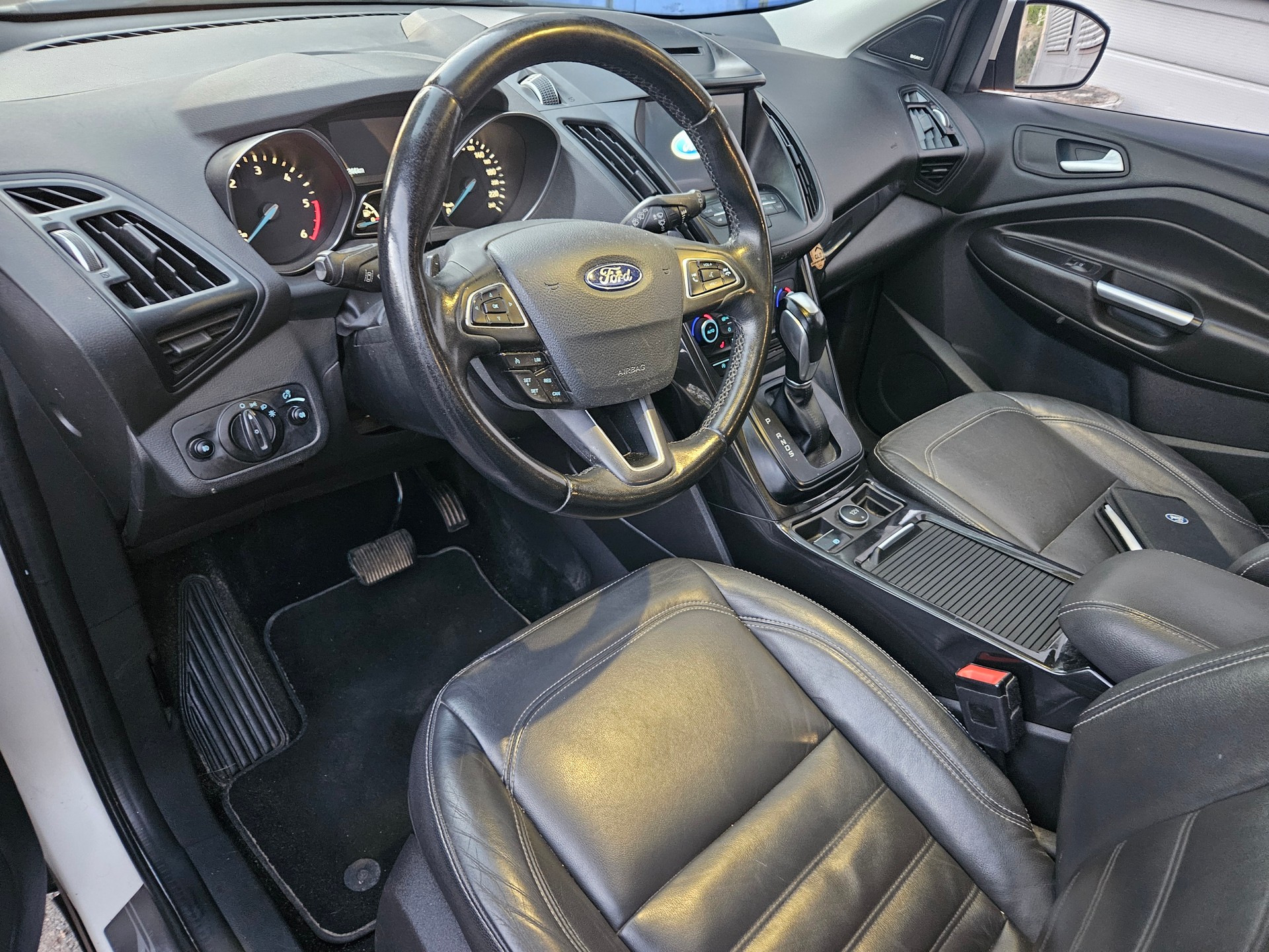 FORD Kuga 2.0 TDCi Titanium 4WD PowerShift-image-8