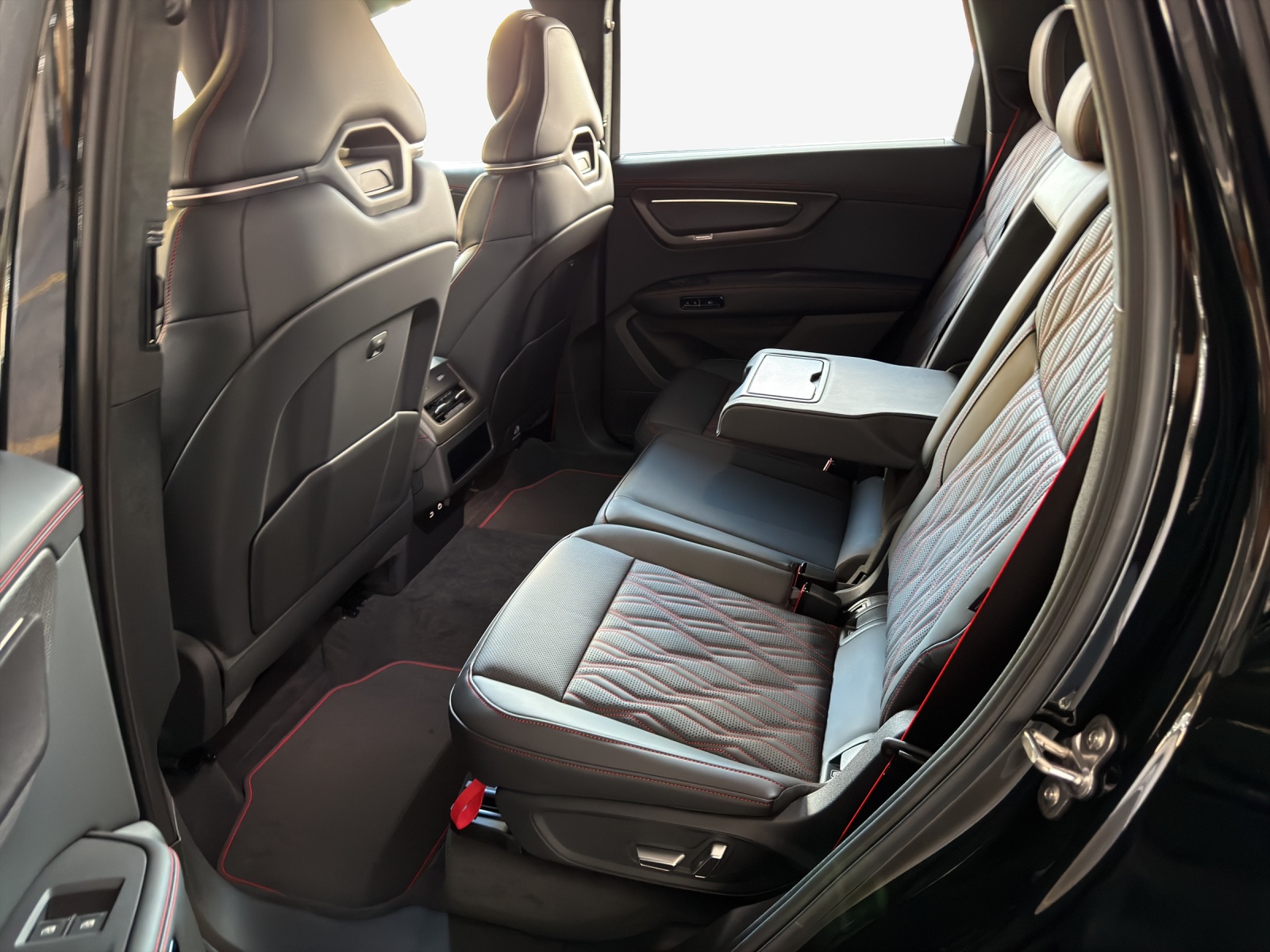 AUDI Q7 SUV TDI quattro 220 kW-image-11