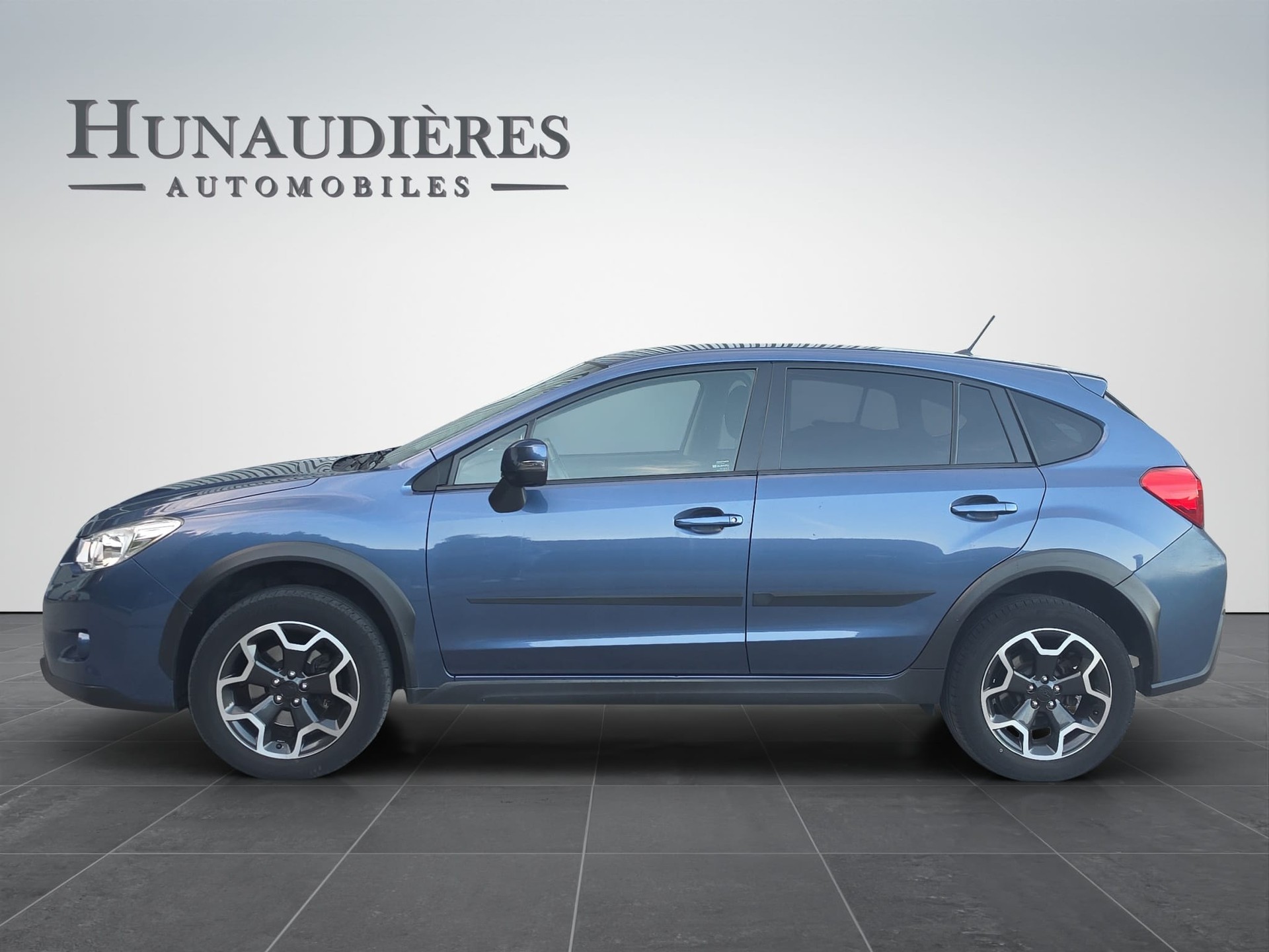 SUBARU XV 2.0 Swiss Two AWD CVT-image-4