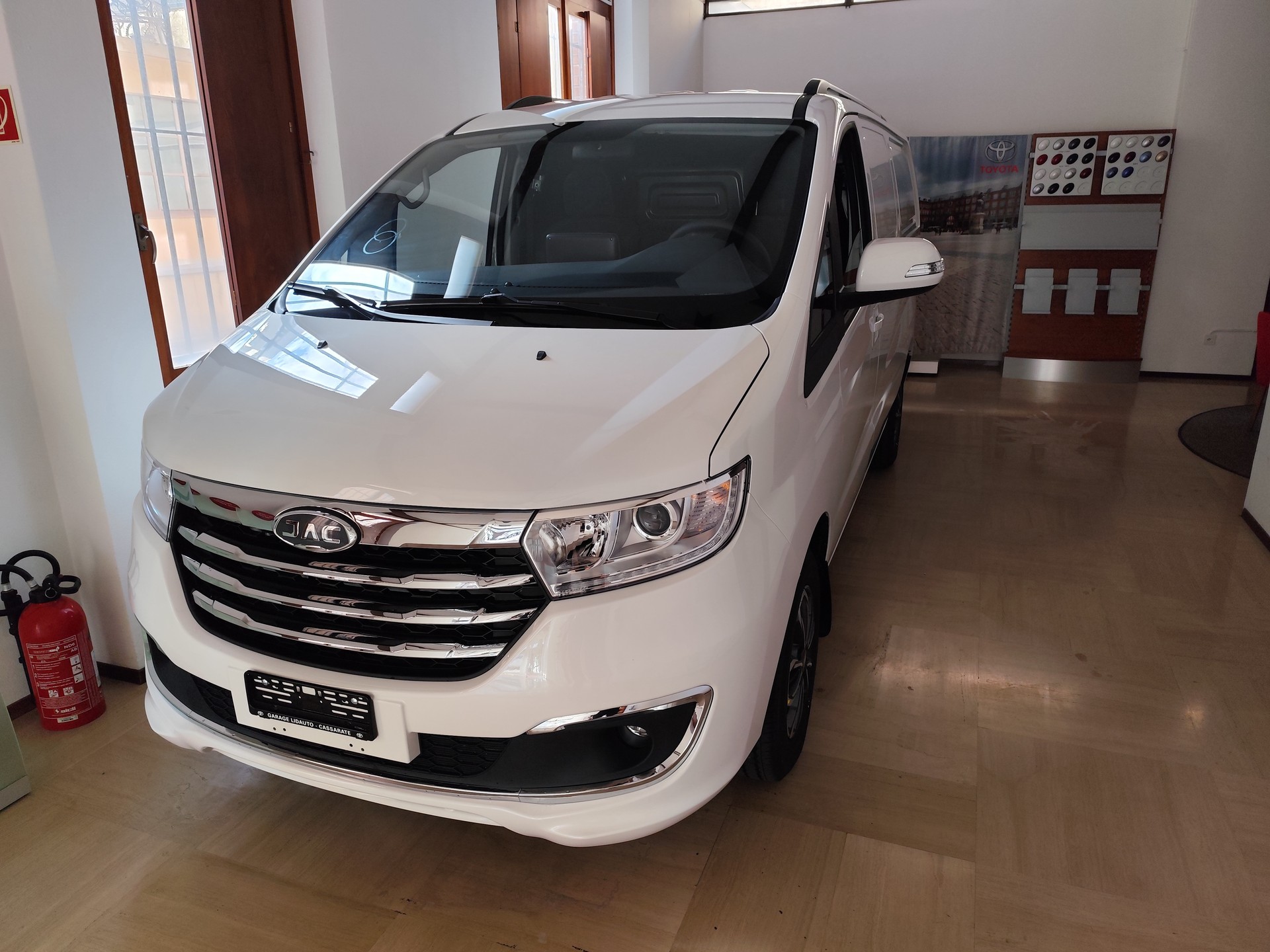 JAC M3ev-image-0