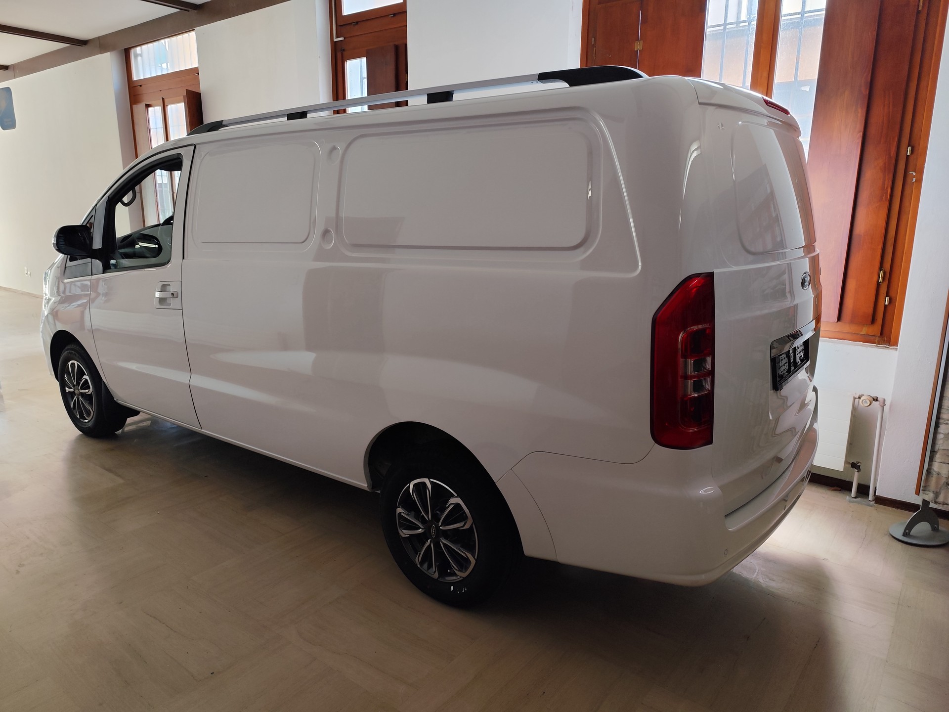 JAC M3ev-image-2