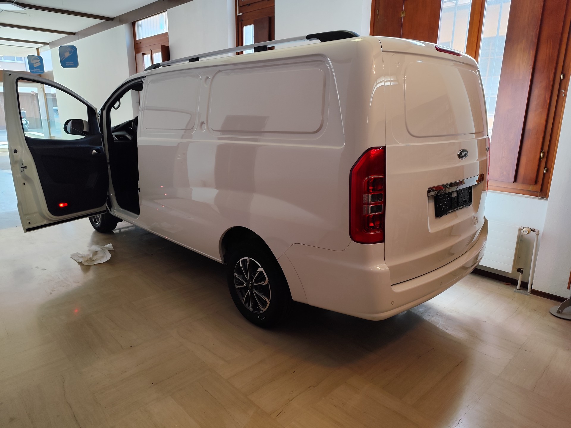JAC M3ev-image-8