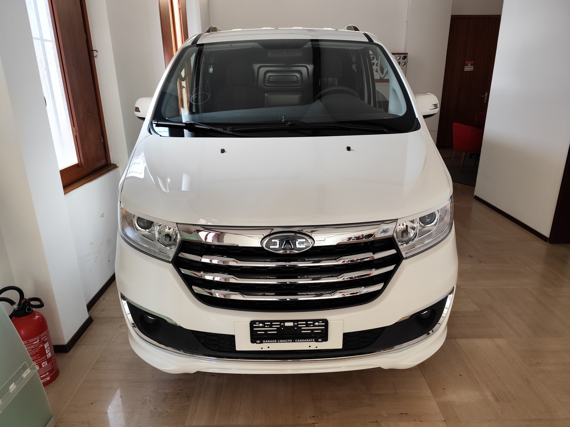 JAC M3ev-image-1