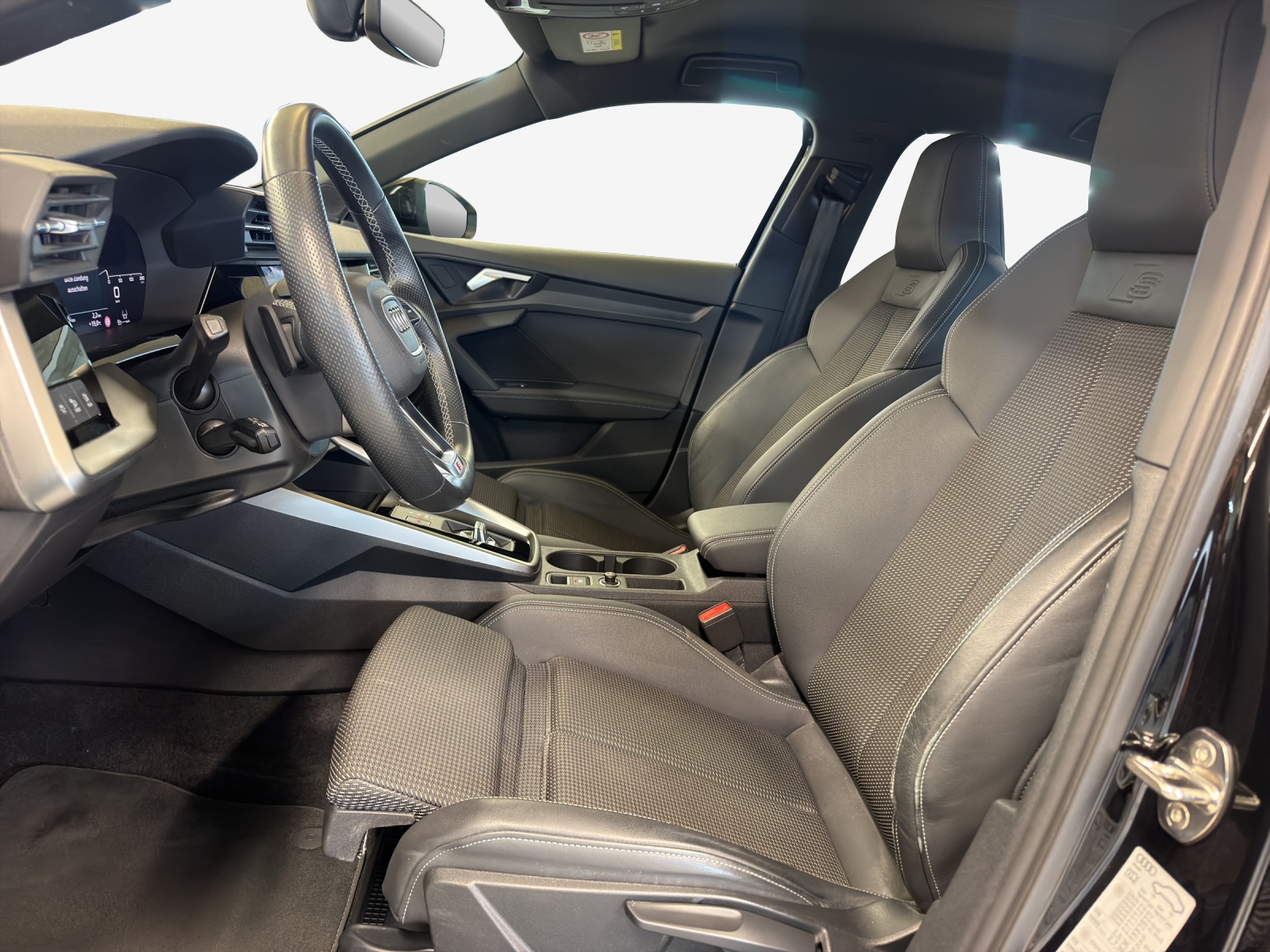 AUDI A3 Sportback 35 TFSI Attraction S-tronic-image-7