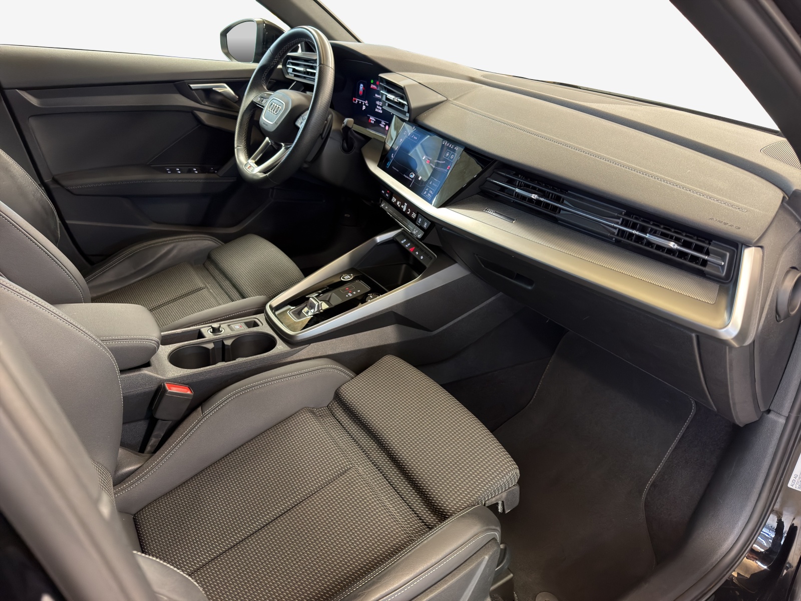 AUDI A3 Sportback 35 TFSI Attraction S-tronic-image-13