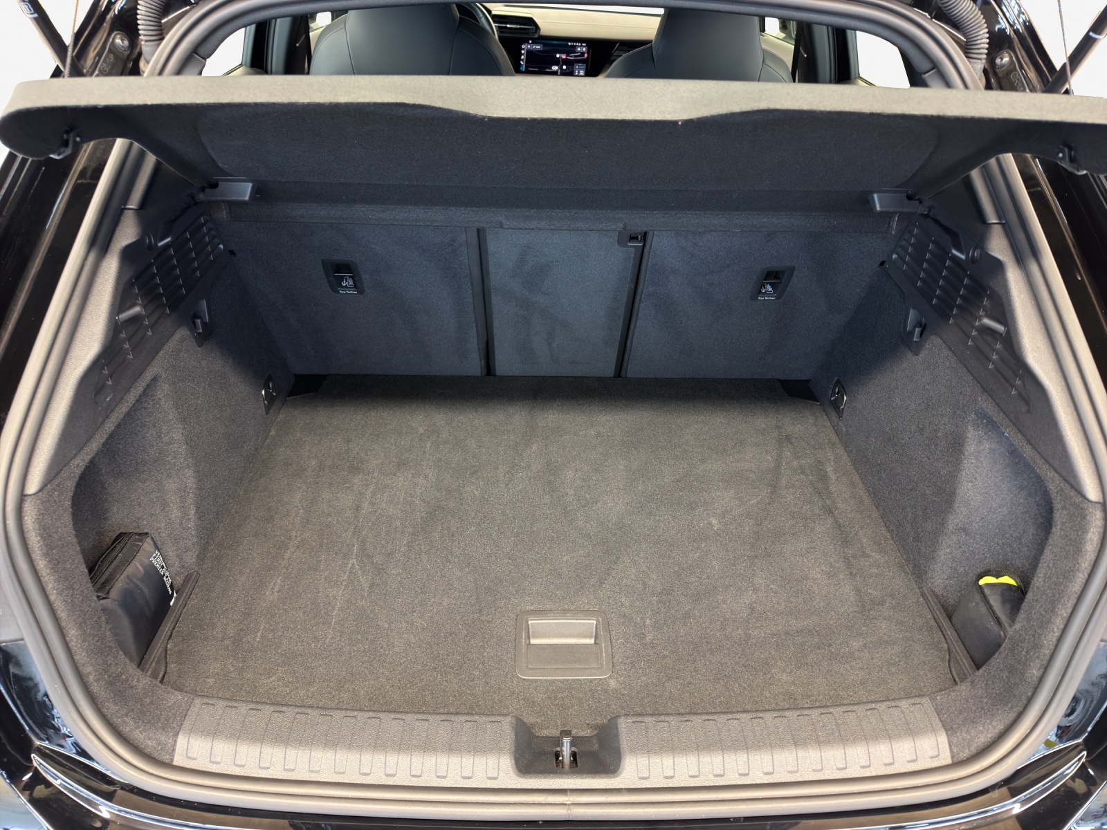 AUDI A3 Sportback 35 TFSI Attraction S-tronic-image-12