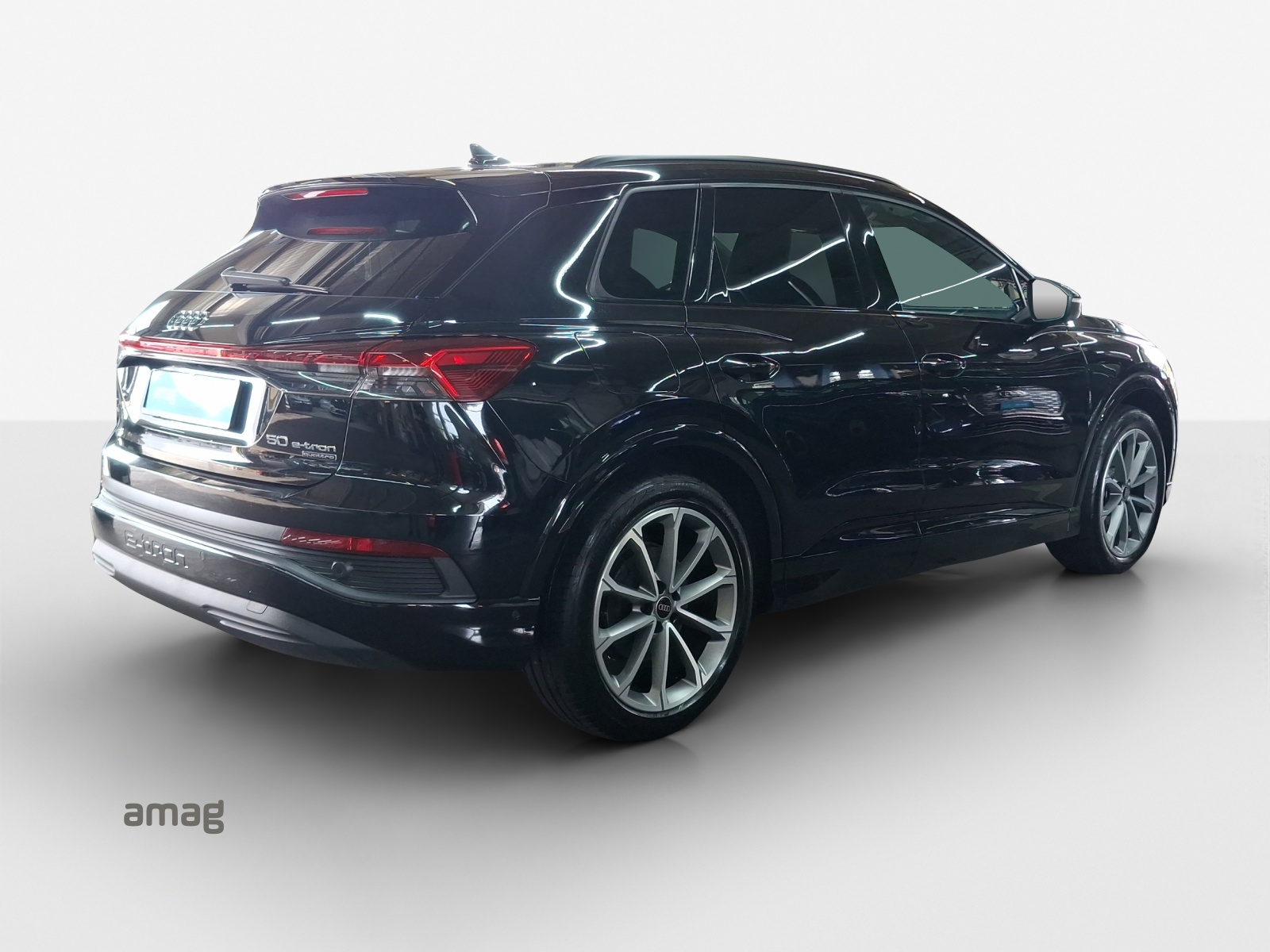 AUDI Q4 e-tron 50 quattro-image-4
