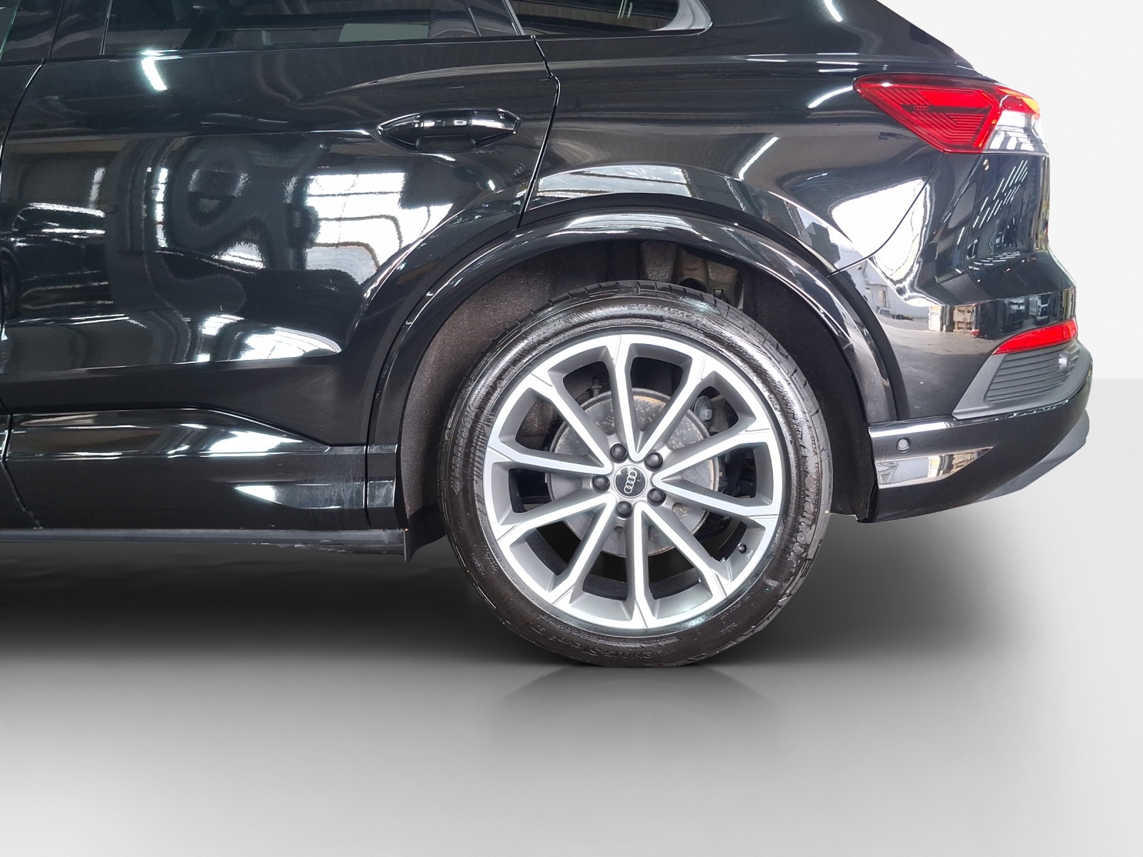 AUDI Q4 e-tron 50 quattro-image-15