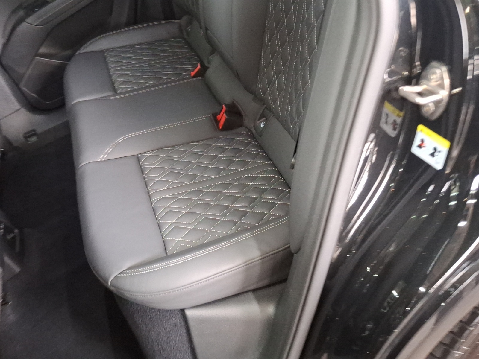 AUDI Q4 e-tron 50 quattro-image-11